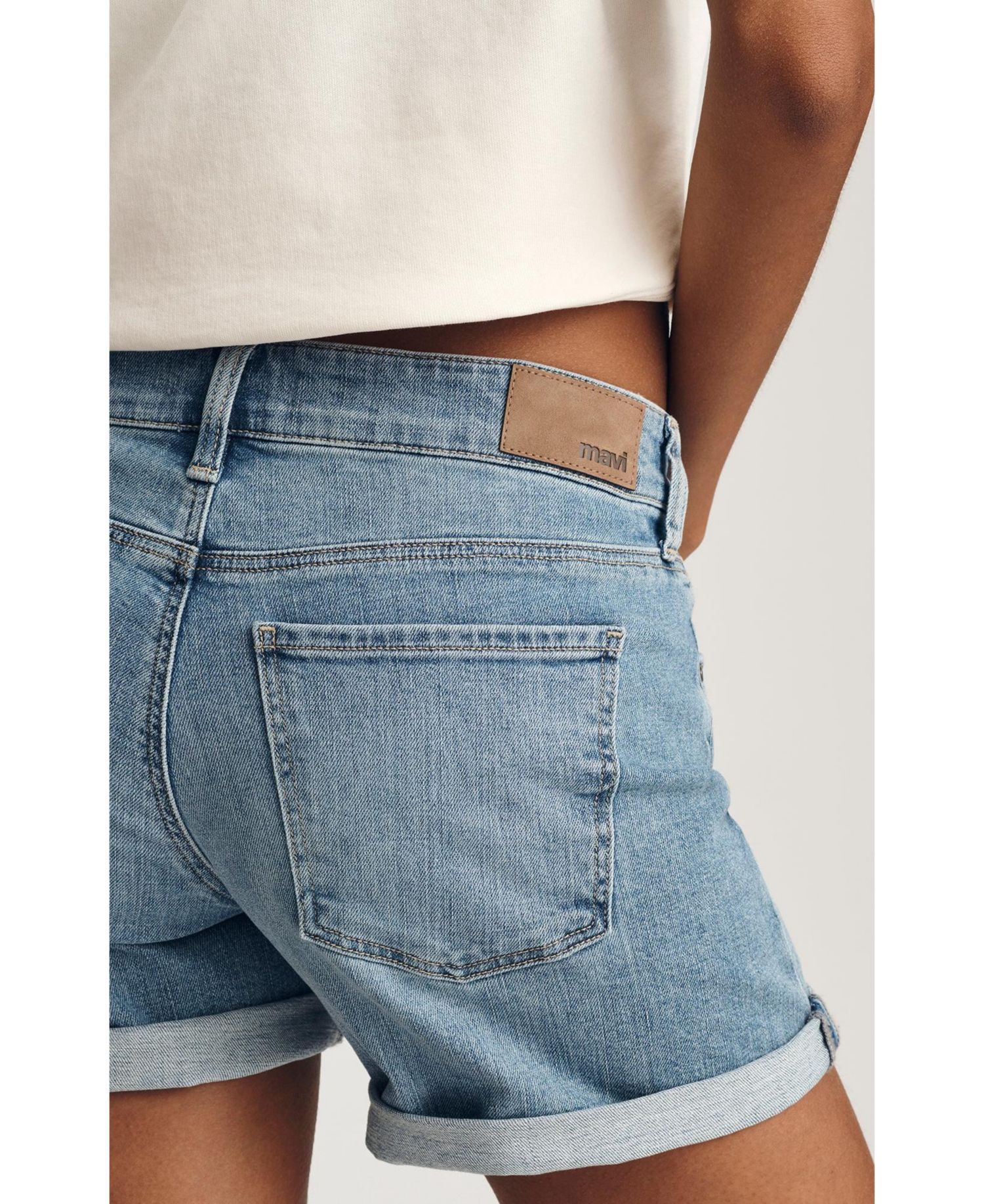 Women's Mavi's Julia Mid Rise Relaxed Short In Lt Brushed Flex Blue