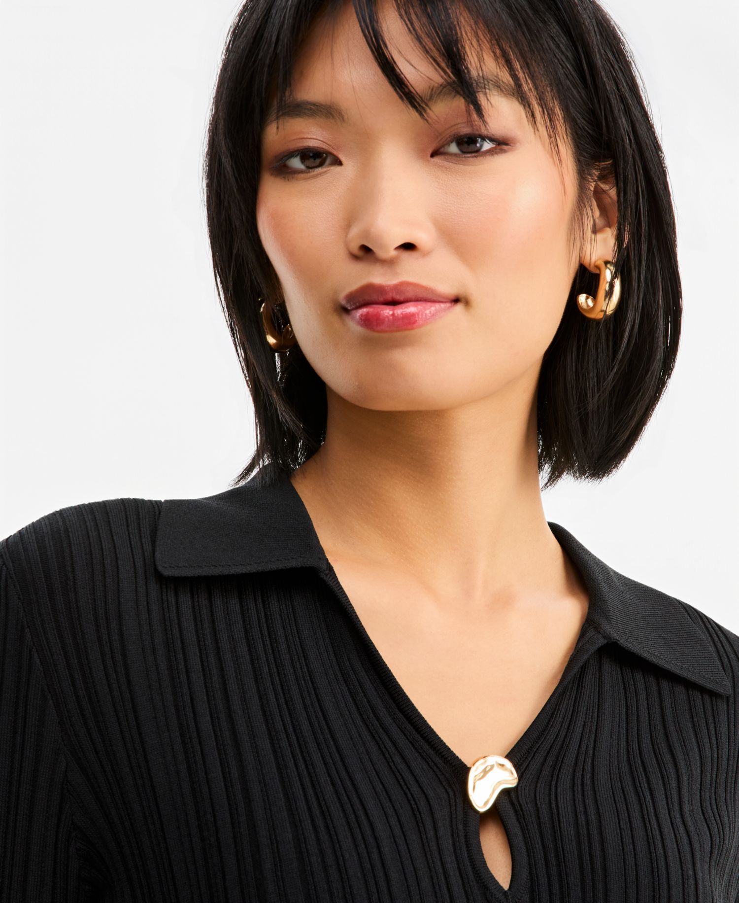 Women's Ribbed Hardware V-Neck Sweater