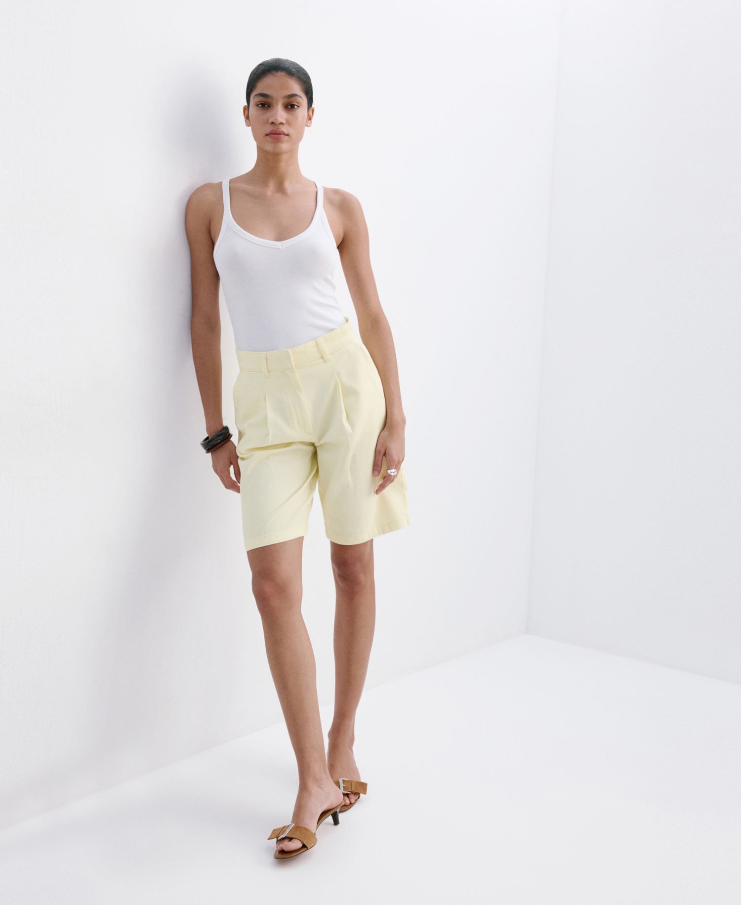 Women's Buckle Detail Straight Bermuda Shorts