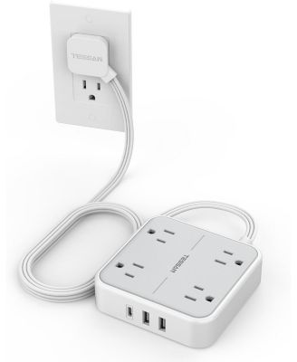 Surge Protector Flat Extension Cord 5Feet, Flat Plug Power Strip with 4 Outlets 3 USB Ports (1 USB C), 900 Joules Protection, Multiple Wall