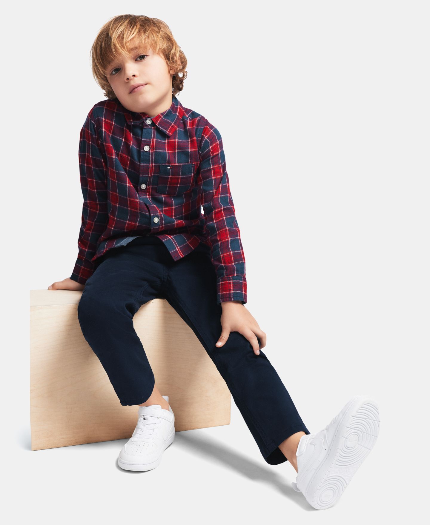 Детский комплект Tommy Hilfiger для мальчиков 2T-5T: клетчатая рубашка и брюки, цвет: Красный клетчатый / Тёмно-синий — фото 4