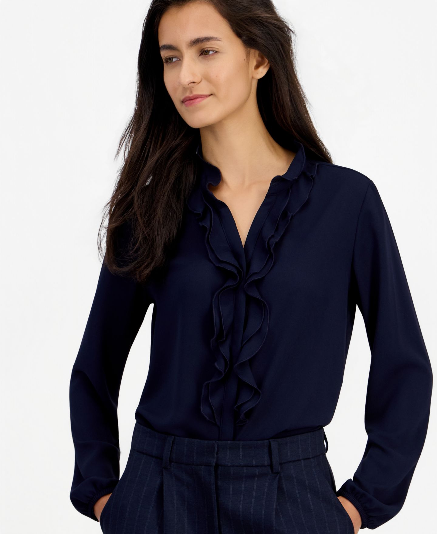 Женская блузка Bar III Ruffle-Front Long-Sleeve V-Neck Blouse, цвет: Тёмно-синий — фото 2