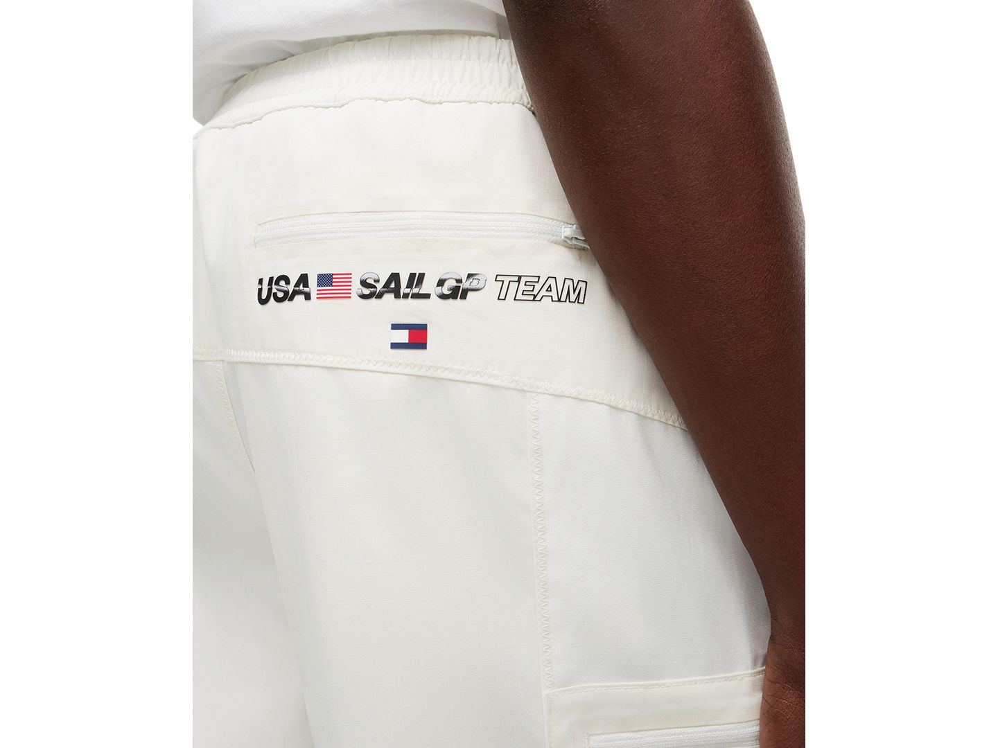 Мужские шорты Tommy Hilfiger x U.S. SailGP Cargo Stretch Regular-Fit, цвет: Экрю — фото 3