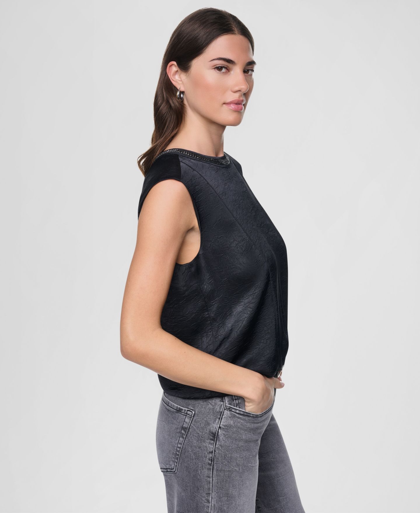 Женский топ DKNY с цепочкой на вороте и мятой фактурой, цвет: Чёрный — фото 3