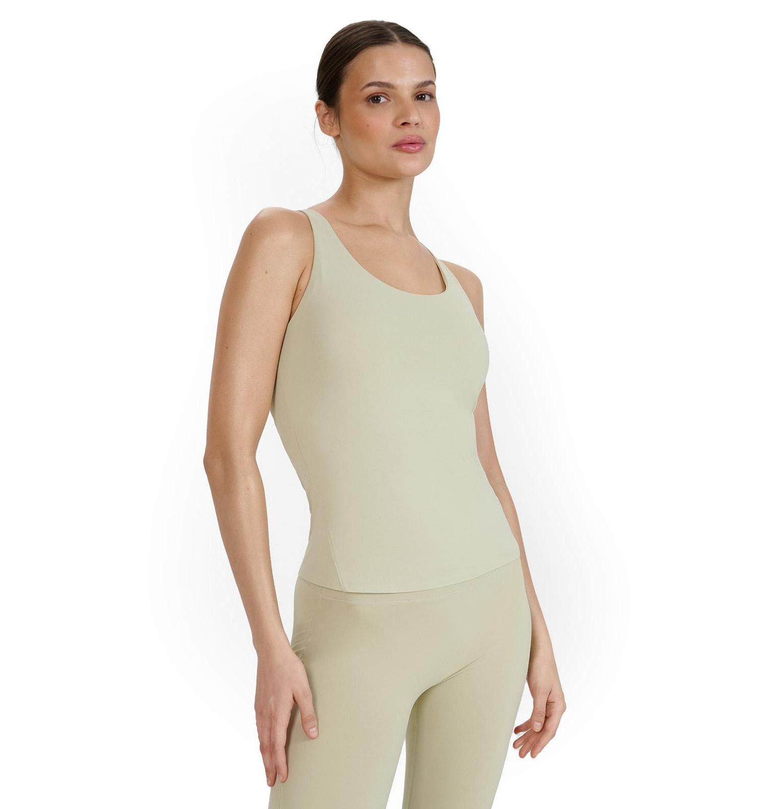 Women’s Quick-Dry Yoga Top – Slim Fit Built-In Bra Low Support