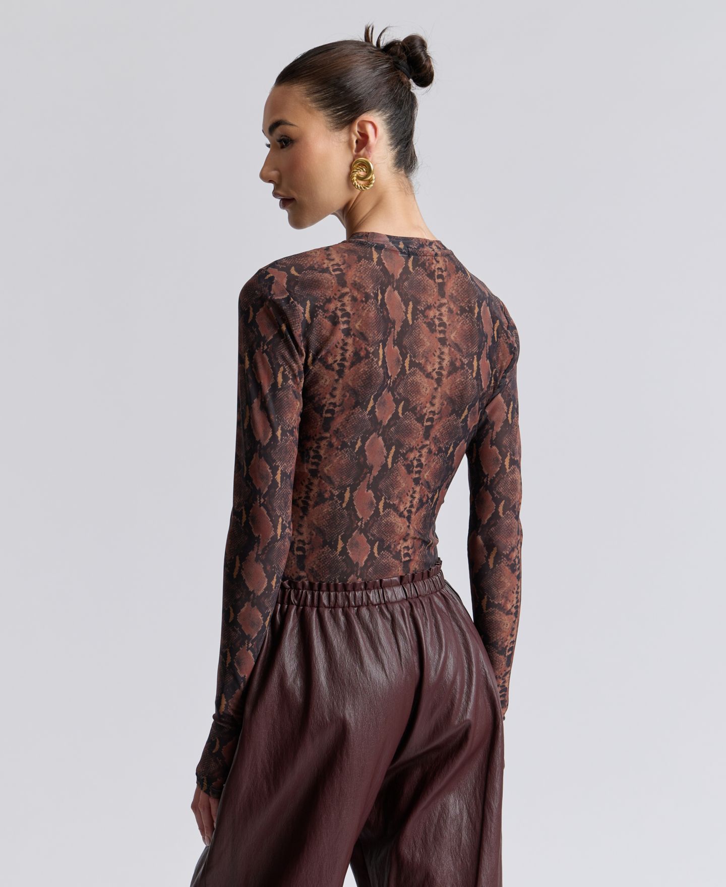 Женский топ Avec Les Filles Printed Long-Sleeve Mesh Top, цвет: Коричневый / Чёрный — фото 5