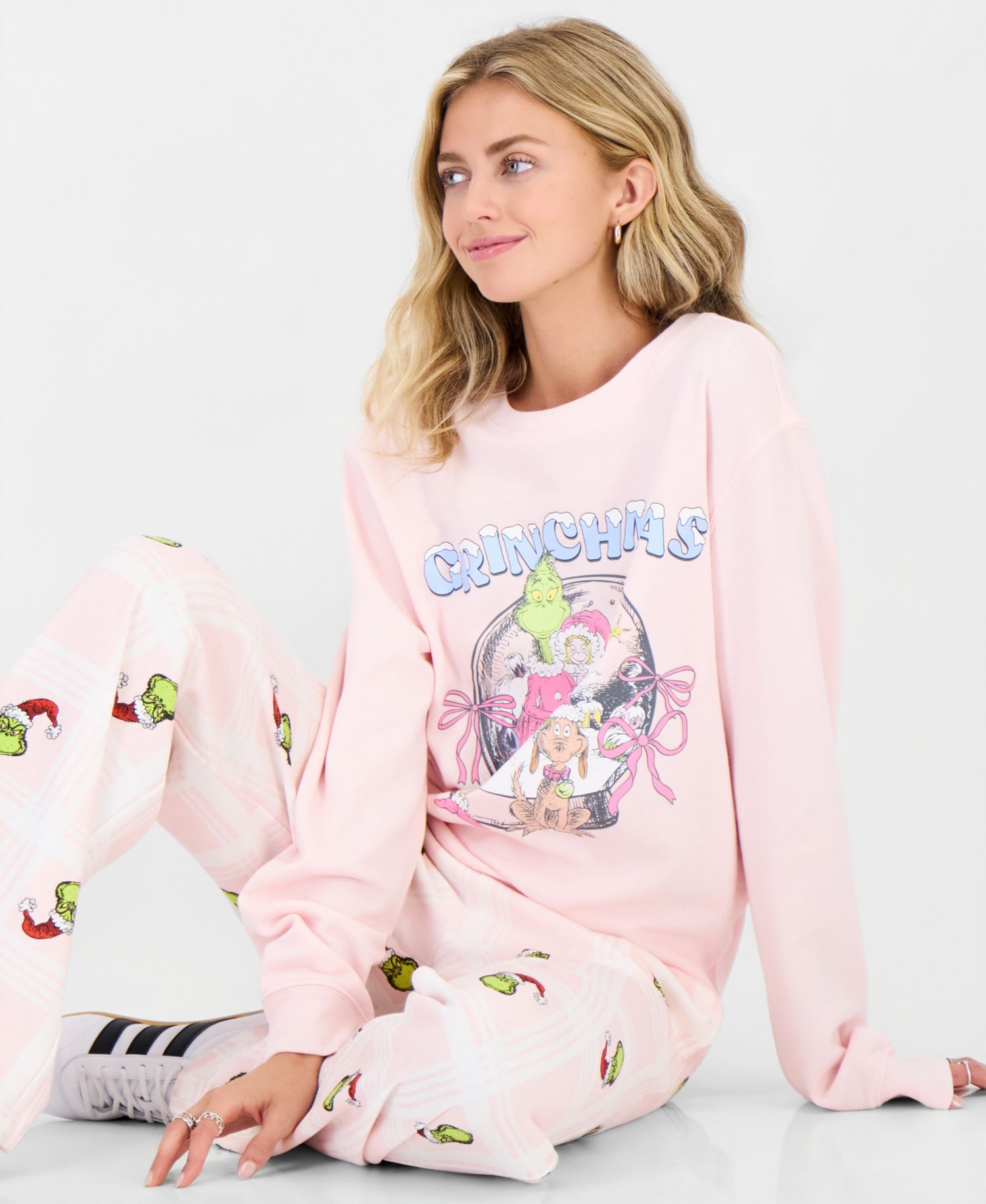 Juniors' Grinch Xmas Graphic Sweatshirt