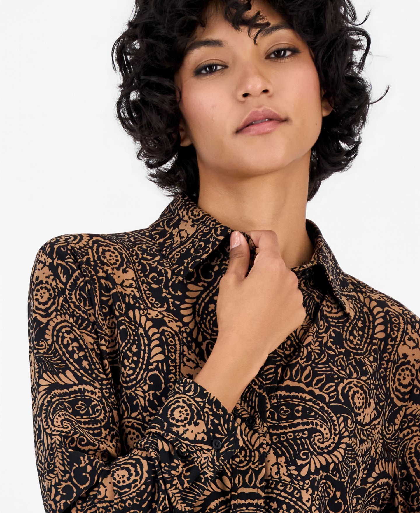 Женская рубашка Anne Klein Essentials Petite Long-Sleeve Paisley Point-Collar Button Down Shirt, цвет: Чёрный — фото 3