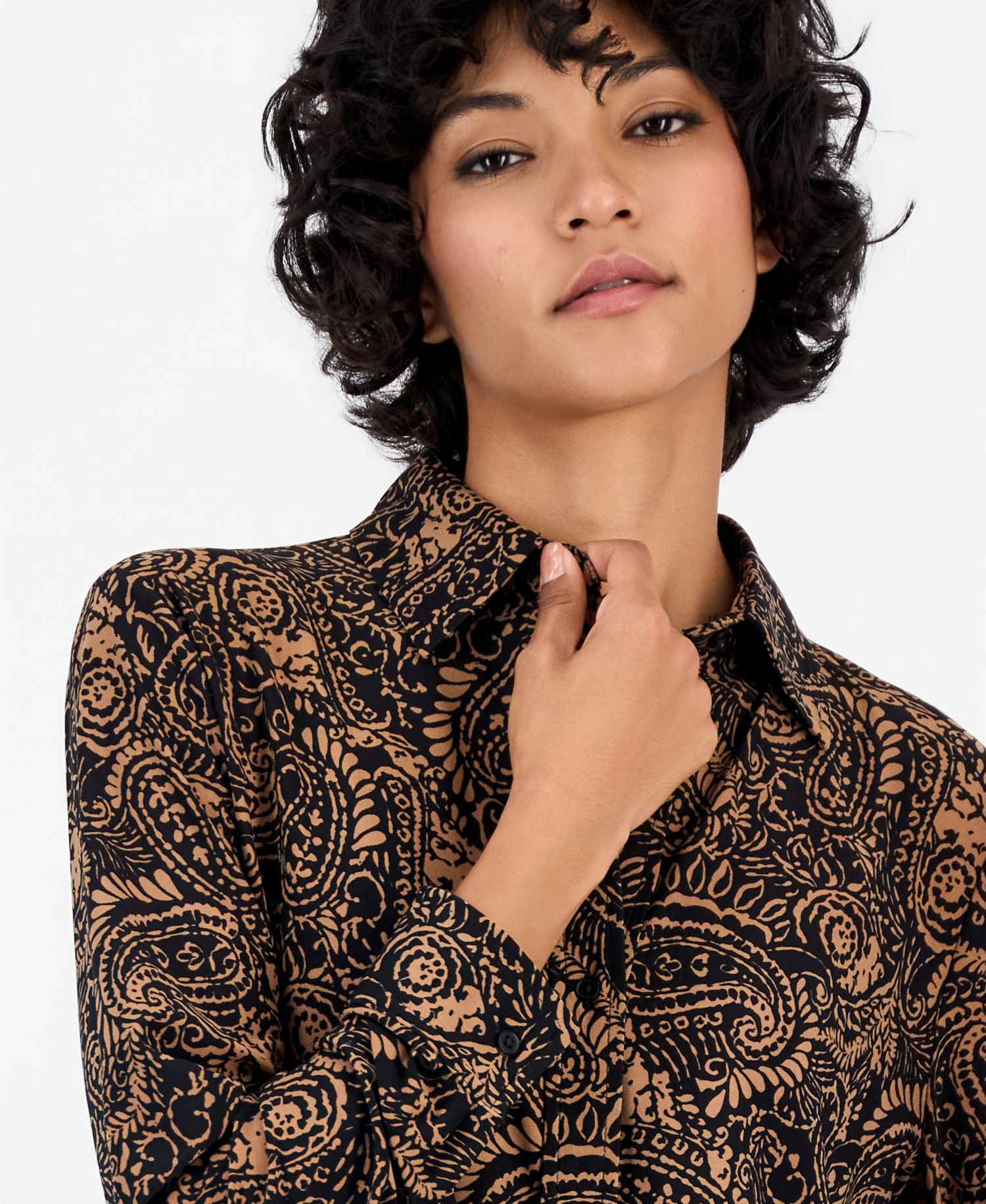Women's Petite Long-Sleeve Paisley Point-Collar Button Down Shirt