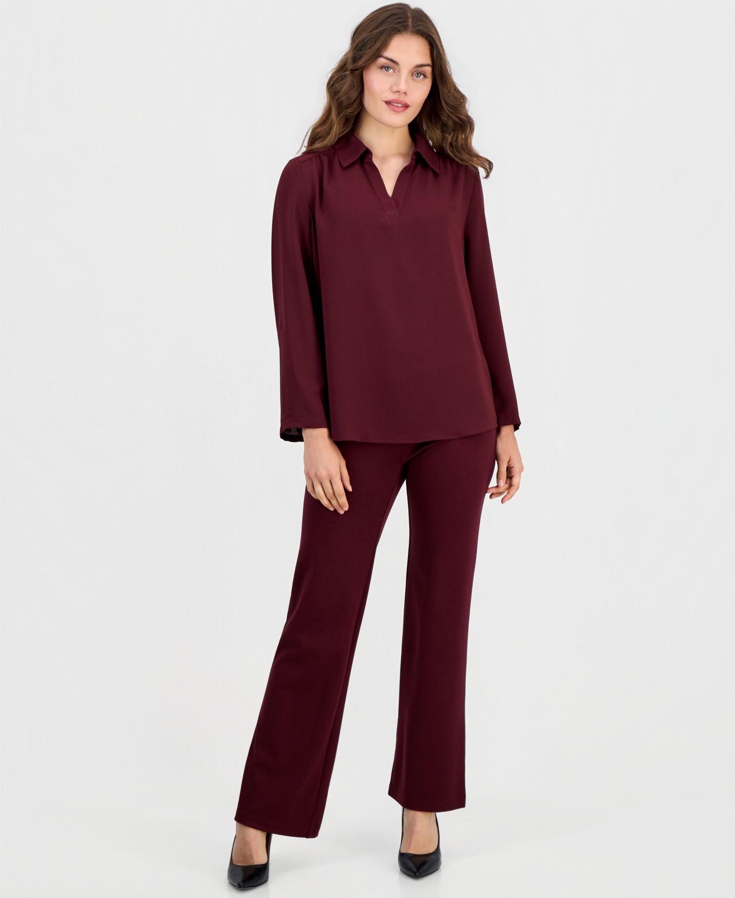 Женская блузка Anne Klein Essentials Petite V-Neck 3/4-Length Roll-Tab Sleeve Blouse, цвет: Barolo — фото 2