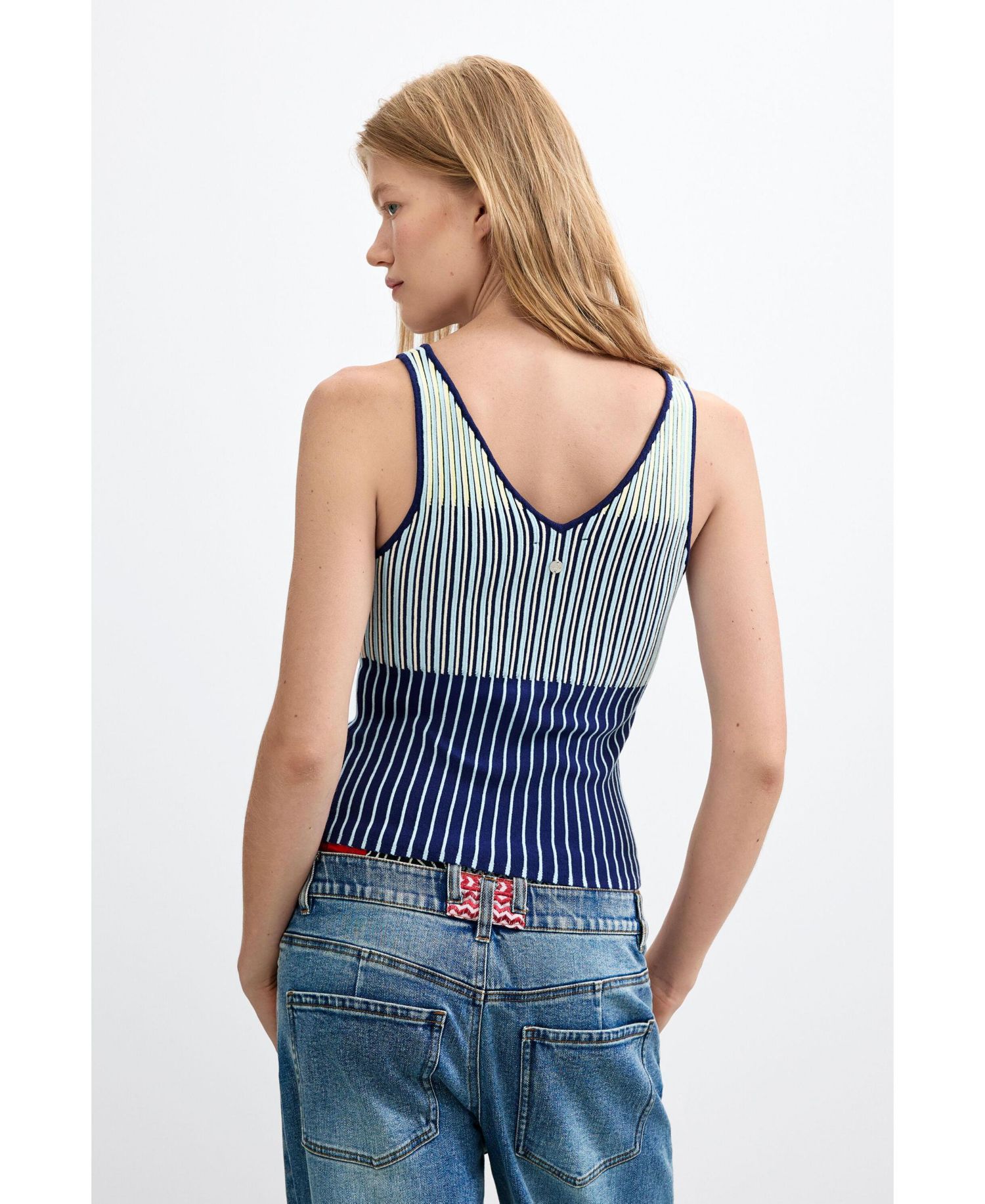 Women's Sleeveless knit top