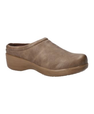 Women's Beck Slip-Resistant Round Toe Clogs