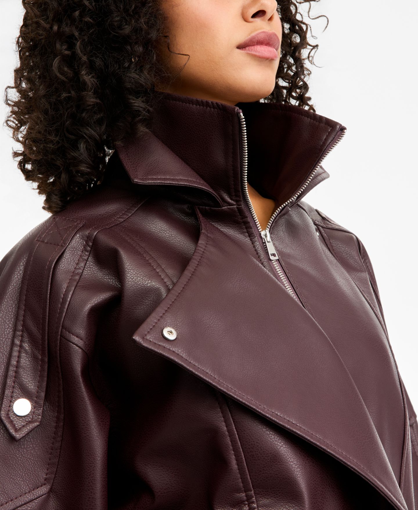 Женская куртка Bar III Faux-Leather Zip-Front Bomber, цвет: Бордовый — фото 2