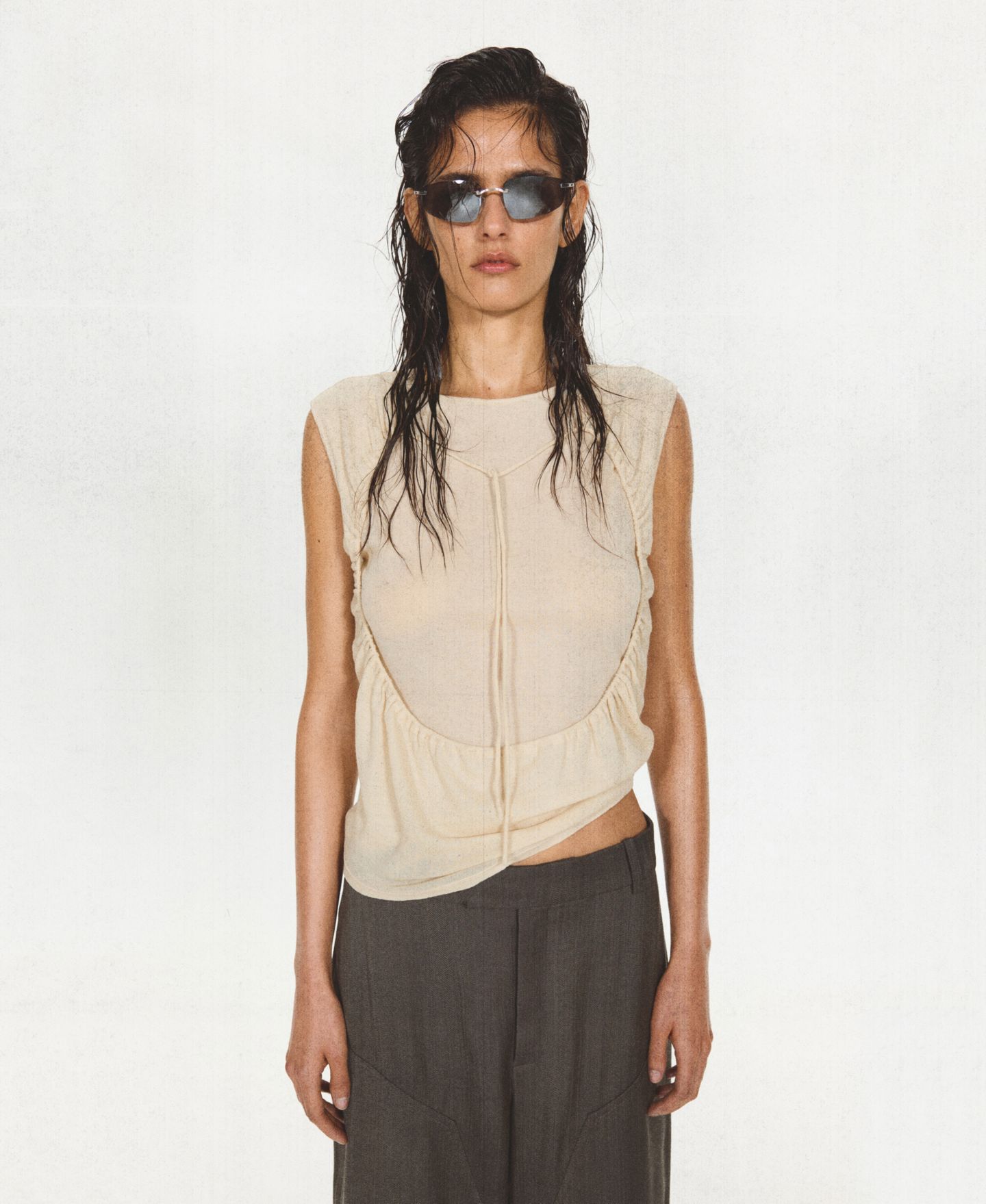 Женские топы Eckhaus Latta x MANGO Ruched Overlay, цвет: Экрю — фото 1