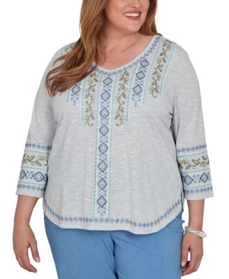 Plus Size Provence Center Diamond Embroidered 3/4-Sleeve Top