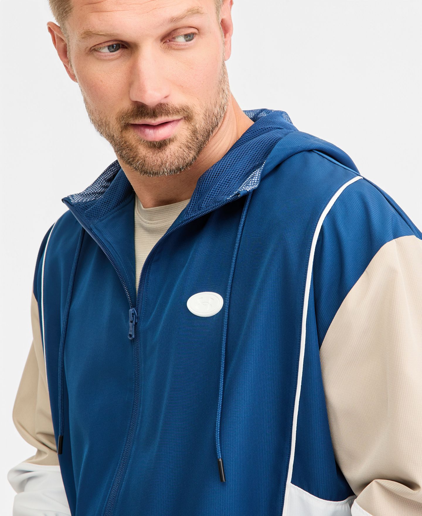 Мужская куртка Under Armour Rival Woven Regular-Fit, цвет: Тёмно-синий / Светло-бежевый — фото 2