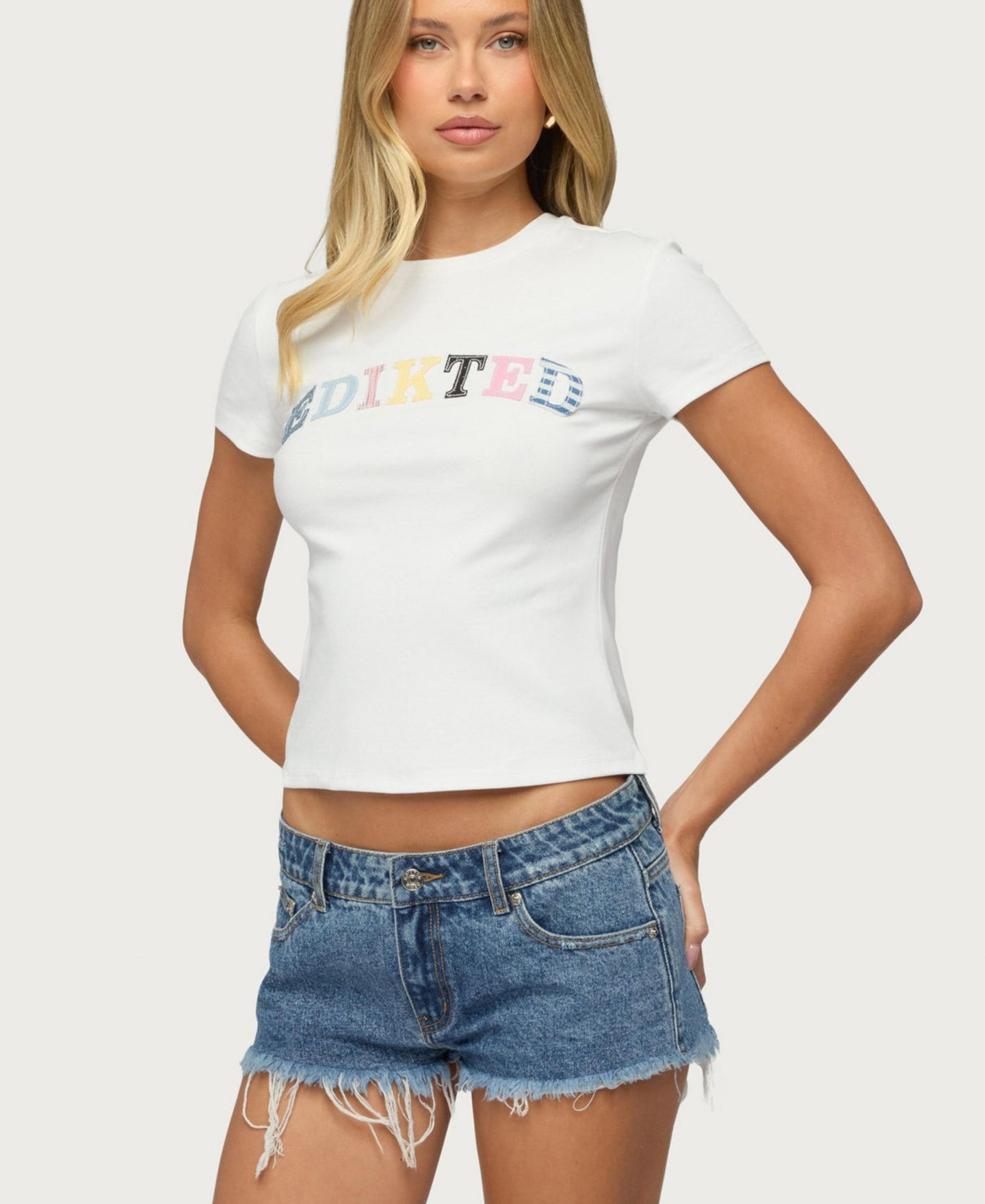 Женская футболка Edikted Patchwork Baby Short-Sleeve Crewneck Graphic, цвет: Белый — фото 4