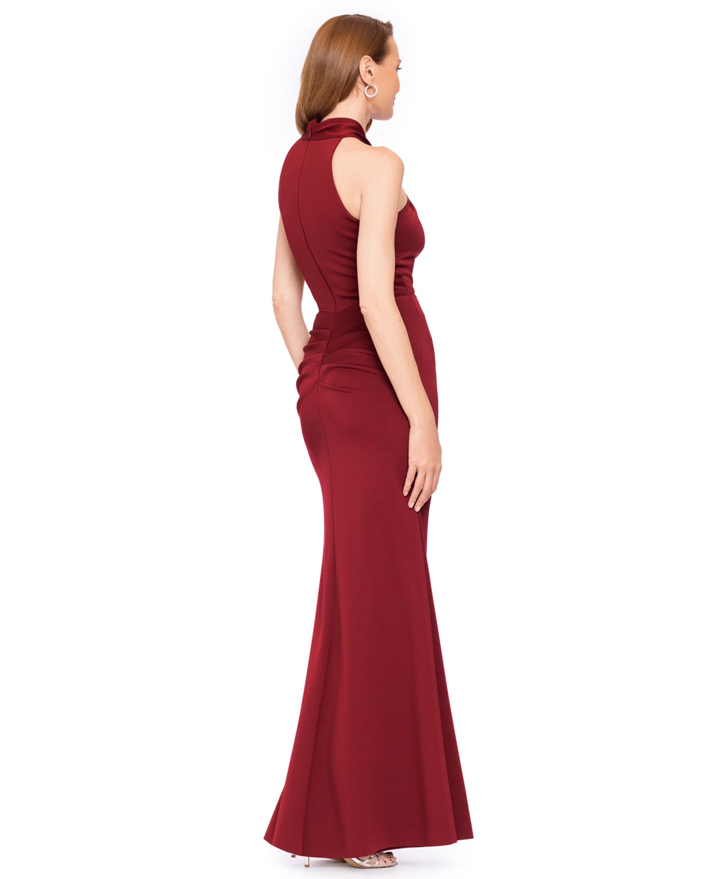 Женское платье Betsy & Adam Petite Halter Ruffle-Trim Gown, цвет: Красный — фото 5