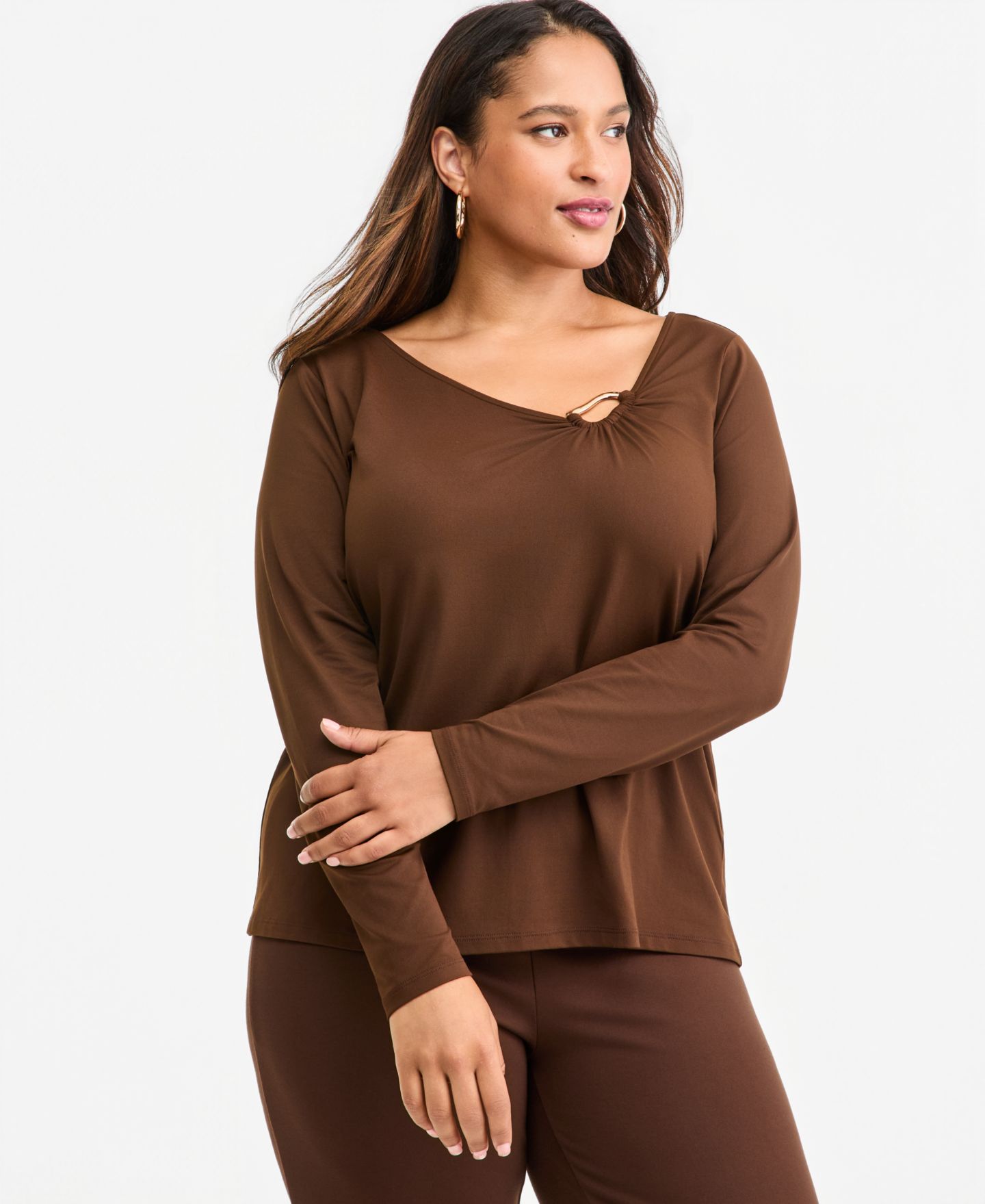Женская блузка I.N.C. International Concepts Plus Size Hardware Scoop Neck Long-Sleeve Blouse, цвет: Кофейный — фото 1