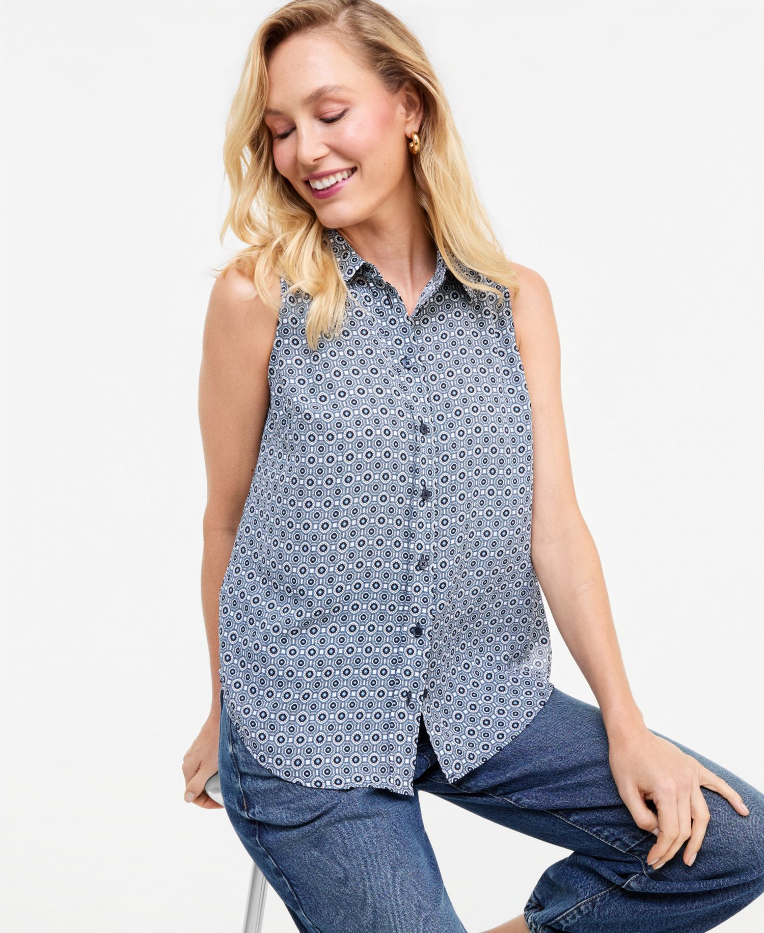 Women's Sleeveless Button-Up Geometric-Print Blouse