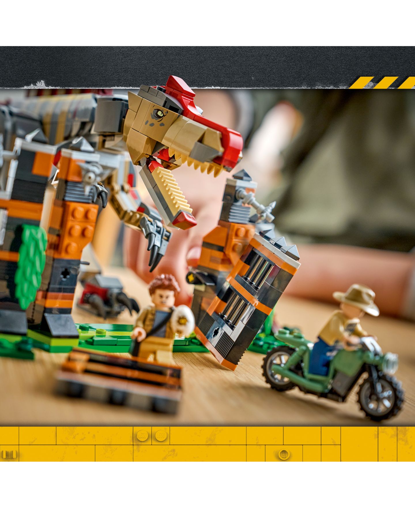 Детские конструкторы LEGO® Jurassic World Spinosaurus Dinosaur Escape 77982, 820 Pieces — фото 5