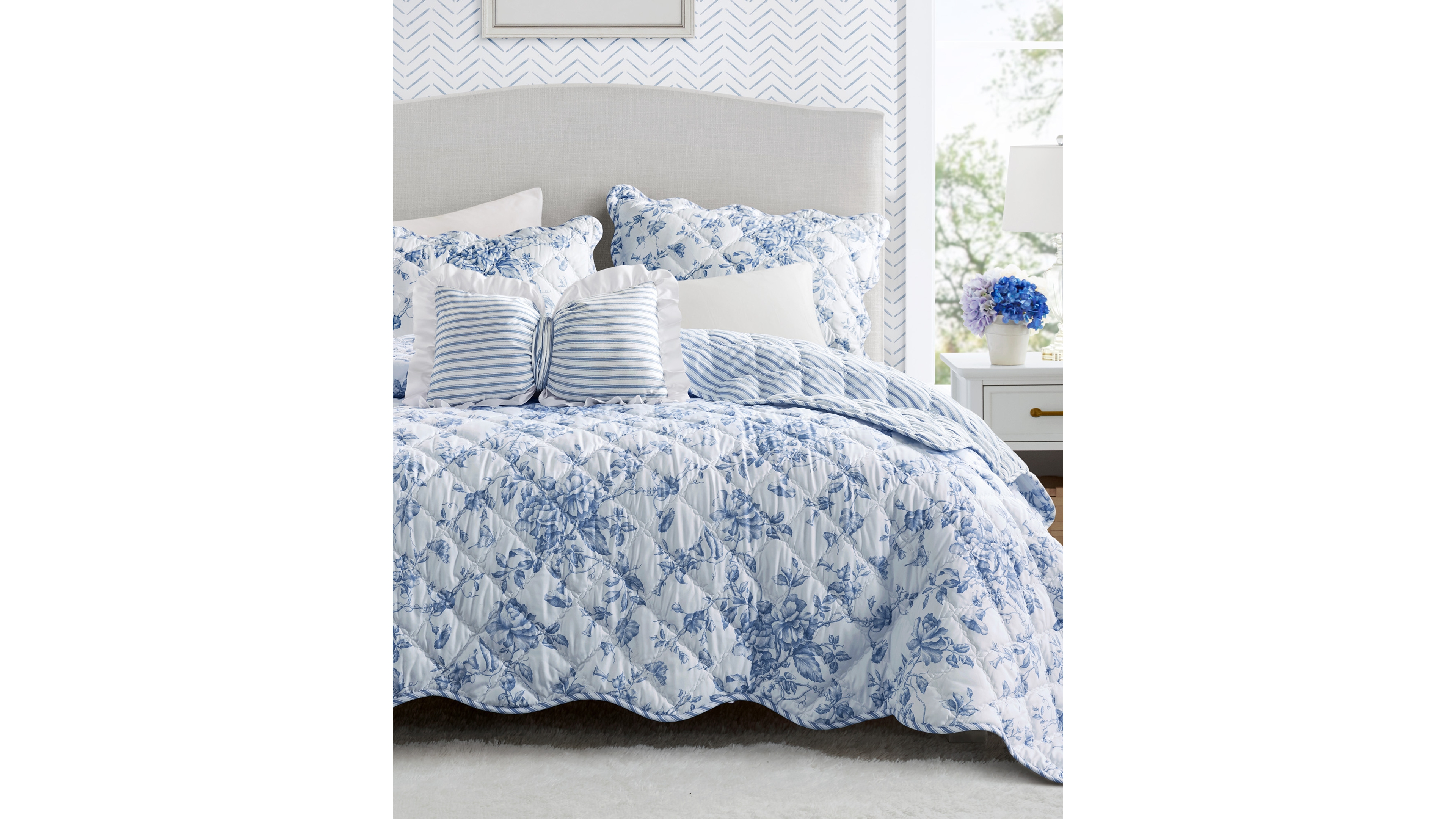 Madison Park Essentials Adele Reversible Floral 4-Piece Quilt Set, Full/Queen