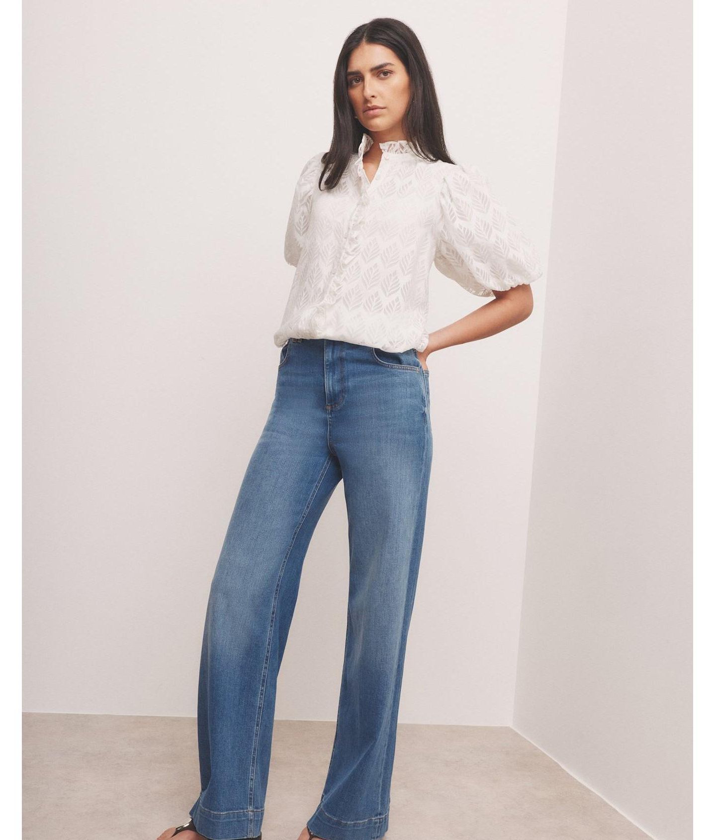 Женская блузка Mint Velvet Short Puff Sleeve Jacquard Ruffle-Trim, цвет: Белый — фото 6