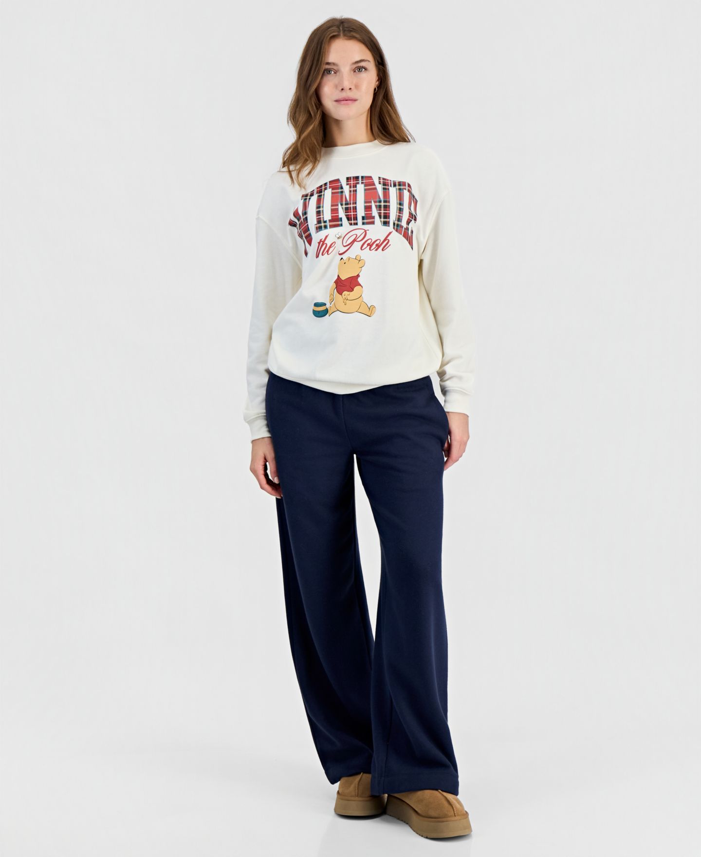Женская толстовка Disney Winnie Mock Neck Graphic, цвет: Egret — фото 3