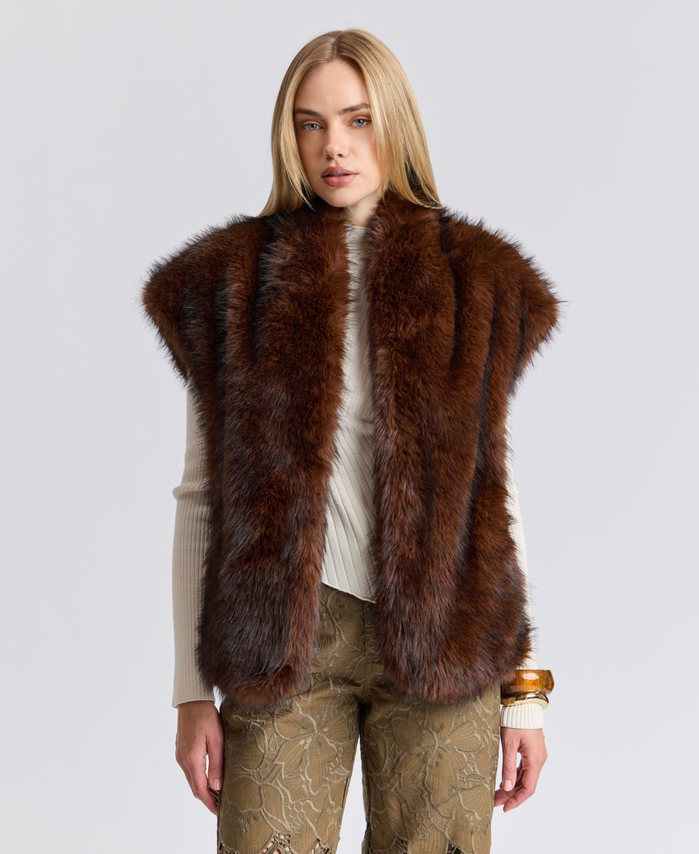 Женский жилет Avec Les Filles Belted Faux Fur Shawl Collar Vest, цвет: Коричневый — фото 3