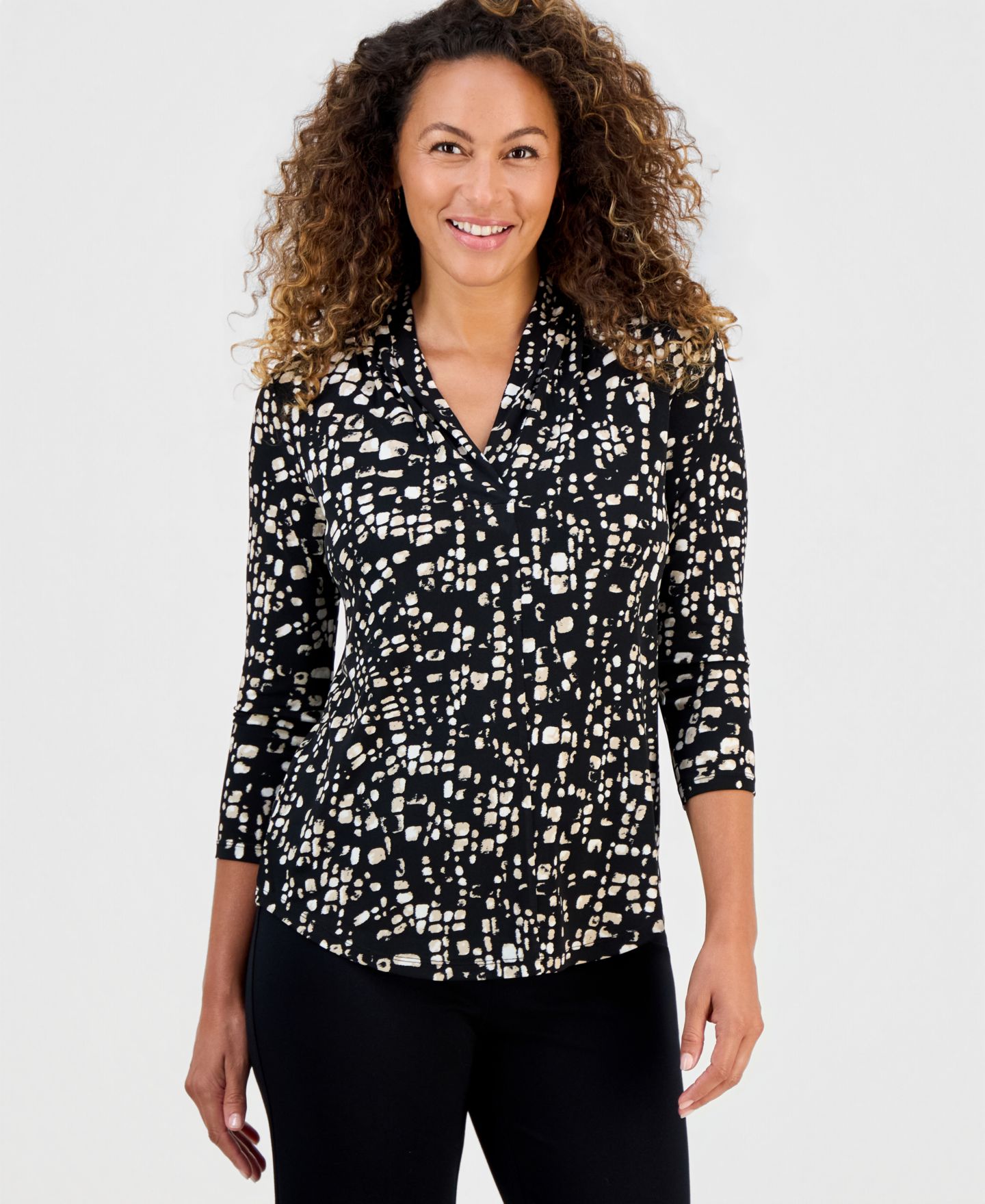 Женский топ JM Collection Petite Printed 3/4 Sleeve V-Neck Knit, цвет: Глубокий чёрный — фото 1