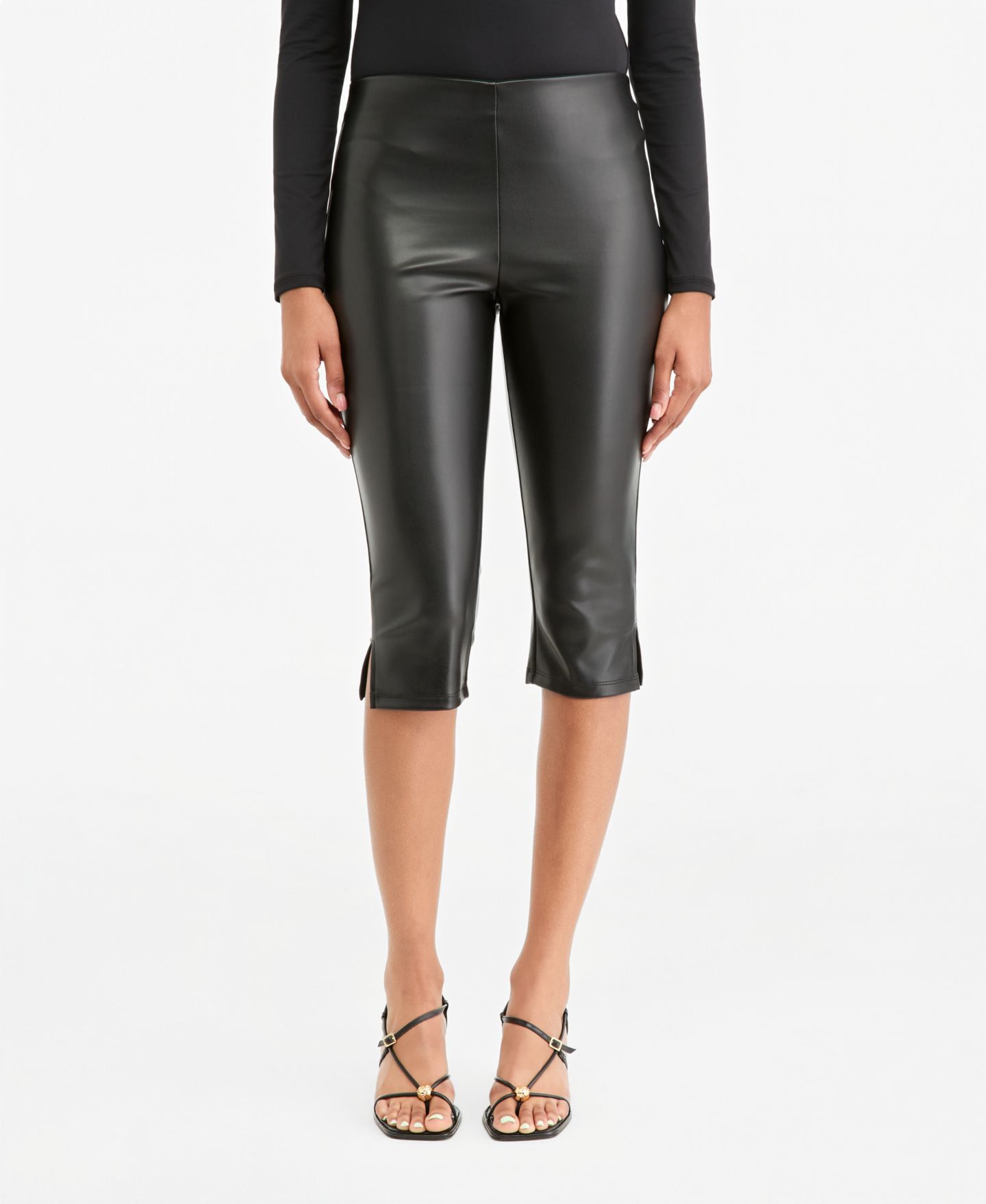 Женские брюки Bar III High-Waisted Pull-On Faux Leather-Blend Capris, цвет: Чёрный — фото 3