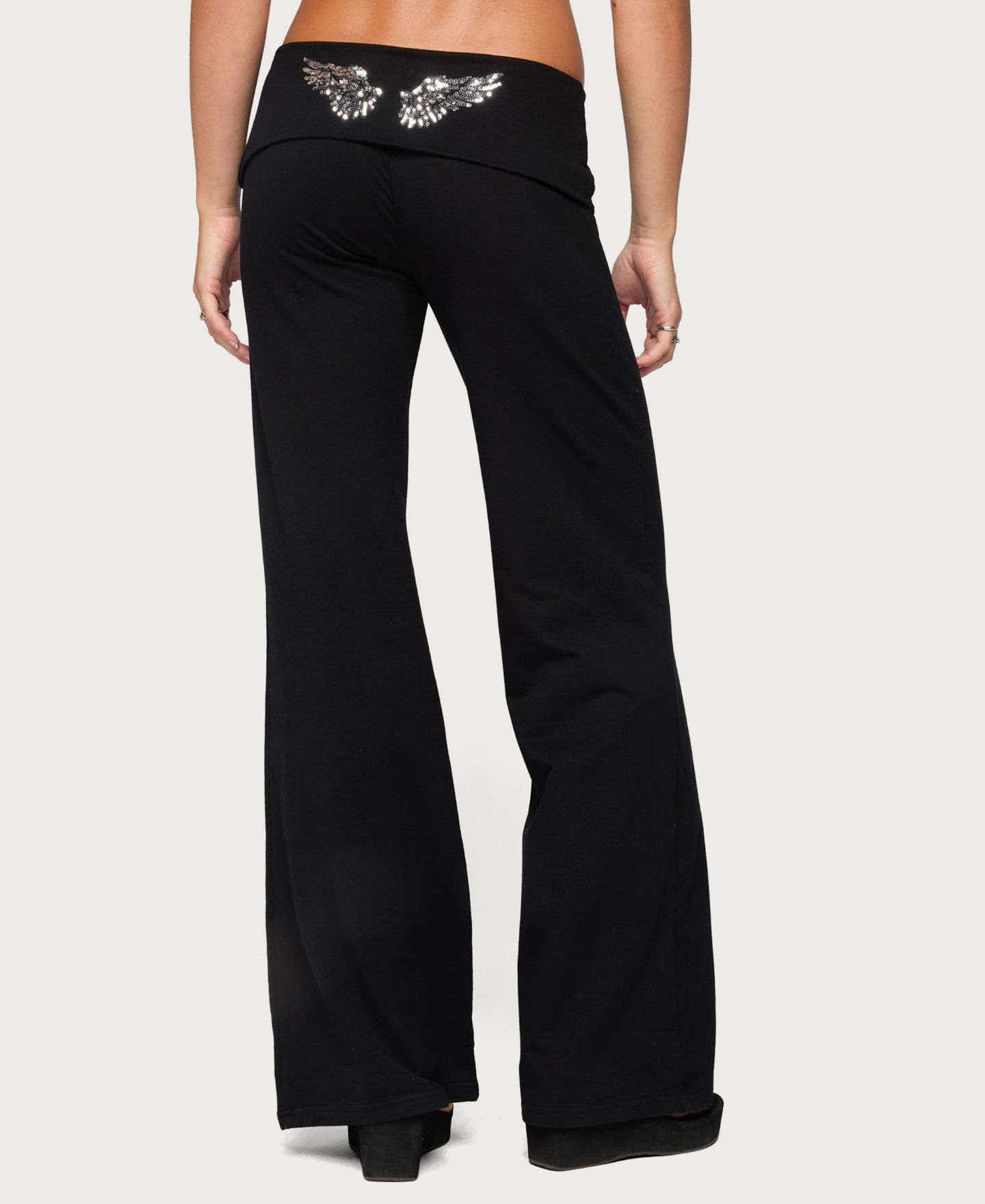 Женские брюки Edikted Angel Energy Low Rise Wide Leg Pull-On, цвет: Чёрный — фото 2