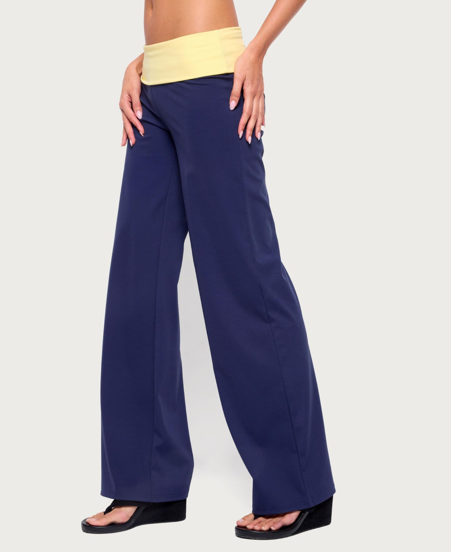 Женские брюки Edikted Dayna Contrast Low-Rise Foldover Straight-Leg, цвет: Тёмно-синий — фото 2