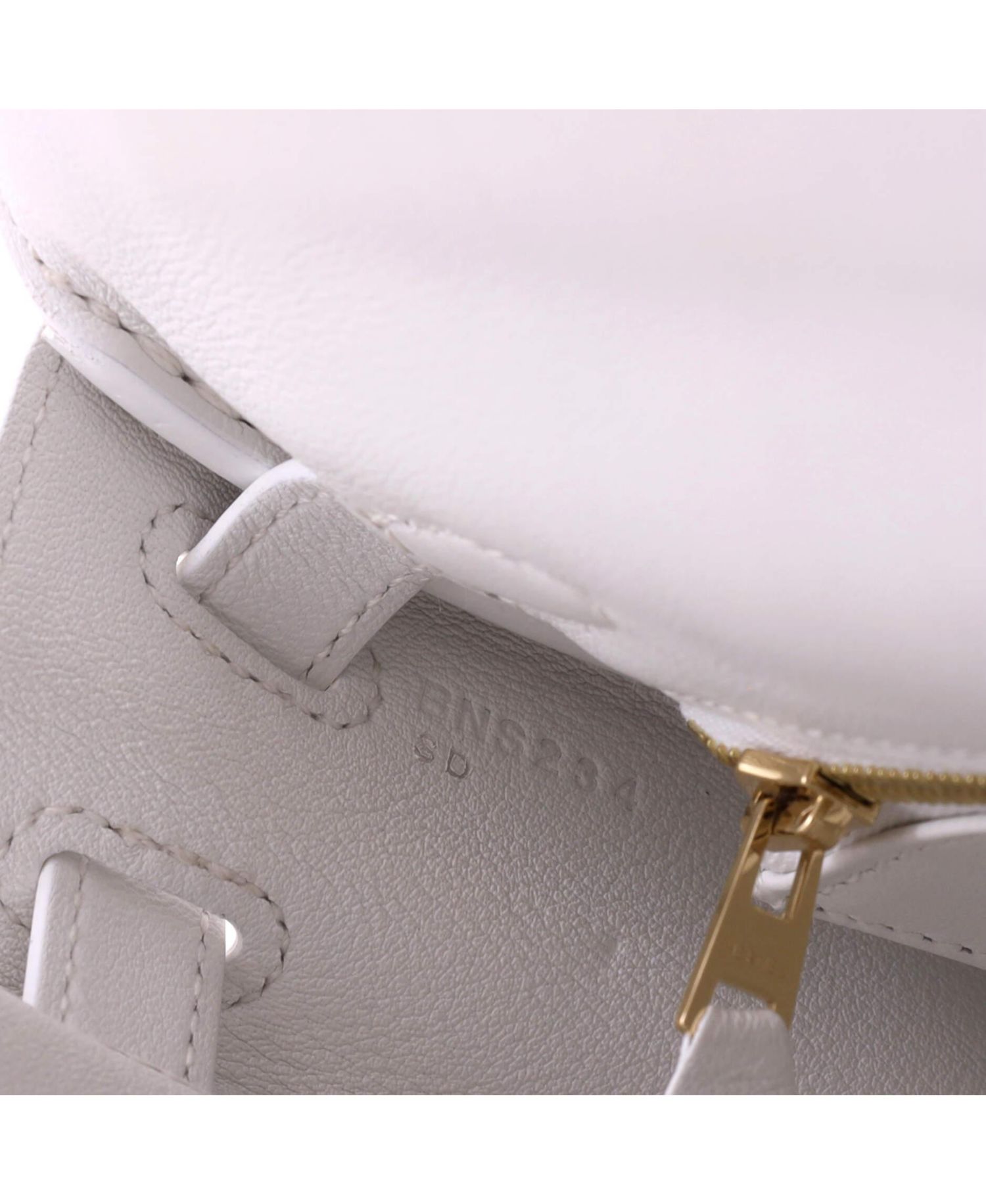 Pre-Owned Hermes Kelly 25 Handbag White Swift with Gold Hardware