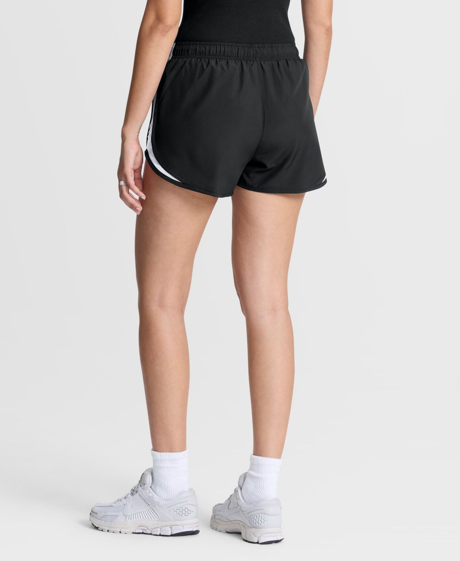 Women's Black San Francisco 49ers Tempo Mid- Dri-FIT Shorts