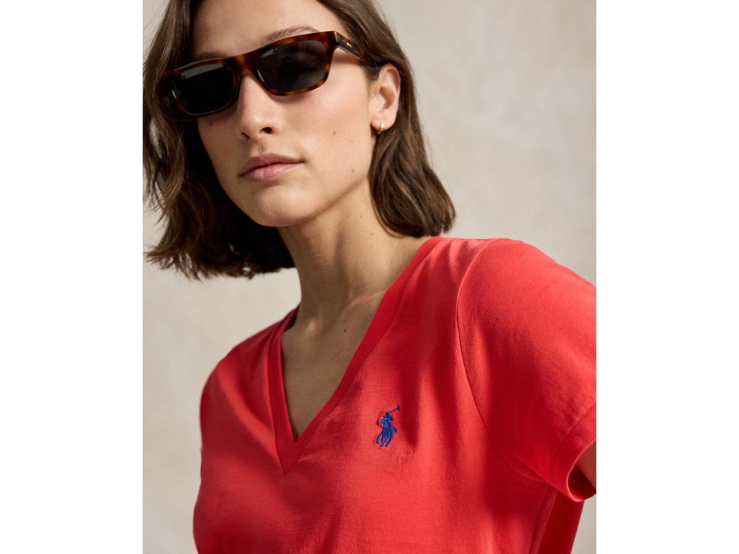 Женская футболка Polo Ralph Lauren V-Neck Short-Sleeve, цвет: Bright Hibiscus — фото 4