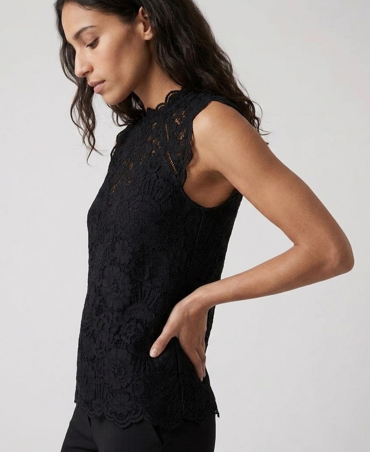 Women's Floral-Lace Ruffle-Neck Sleeveless Top