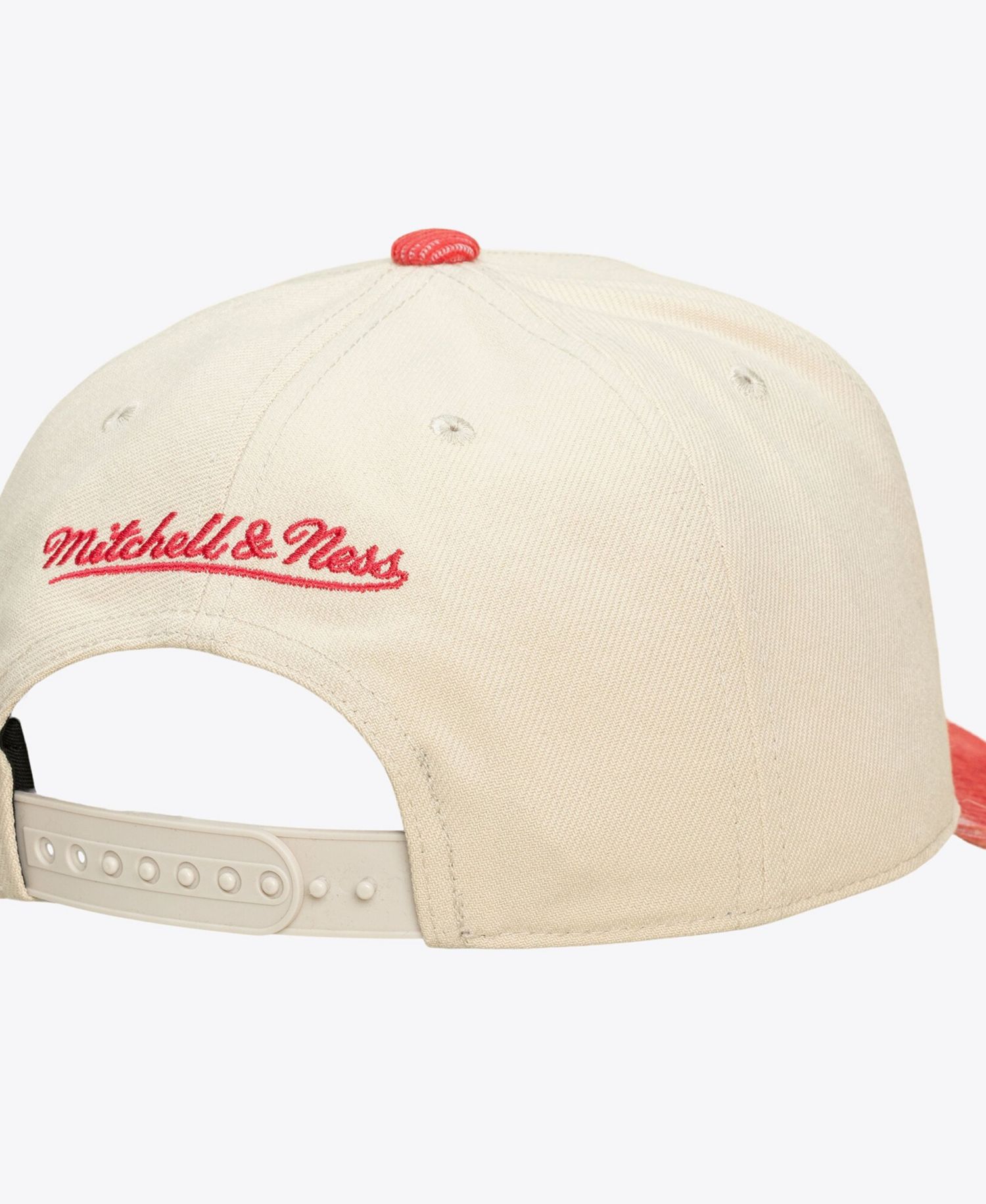 Men's and Women's Cream/Red Chicago Bulls Faded Pro Snapback Hat