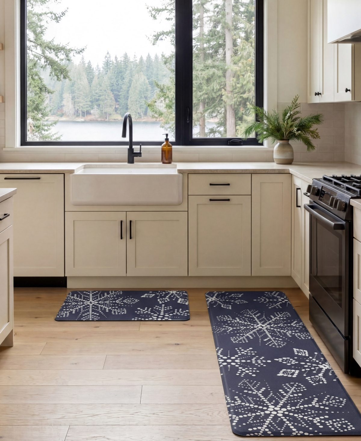 Eddie Bauer Snowflakes Non-Slip 2-Piece Kitchen Mat Set