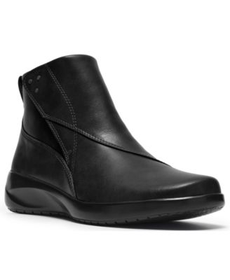 Women's Kaetlyn Flow Round Toe Booties
