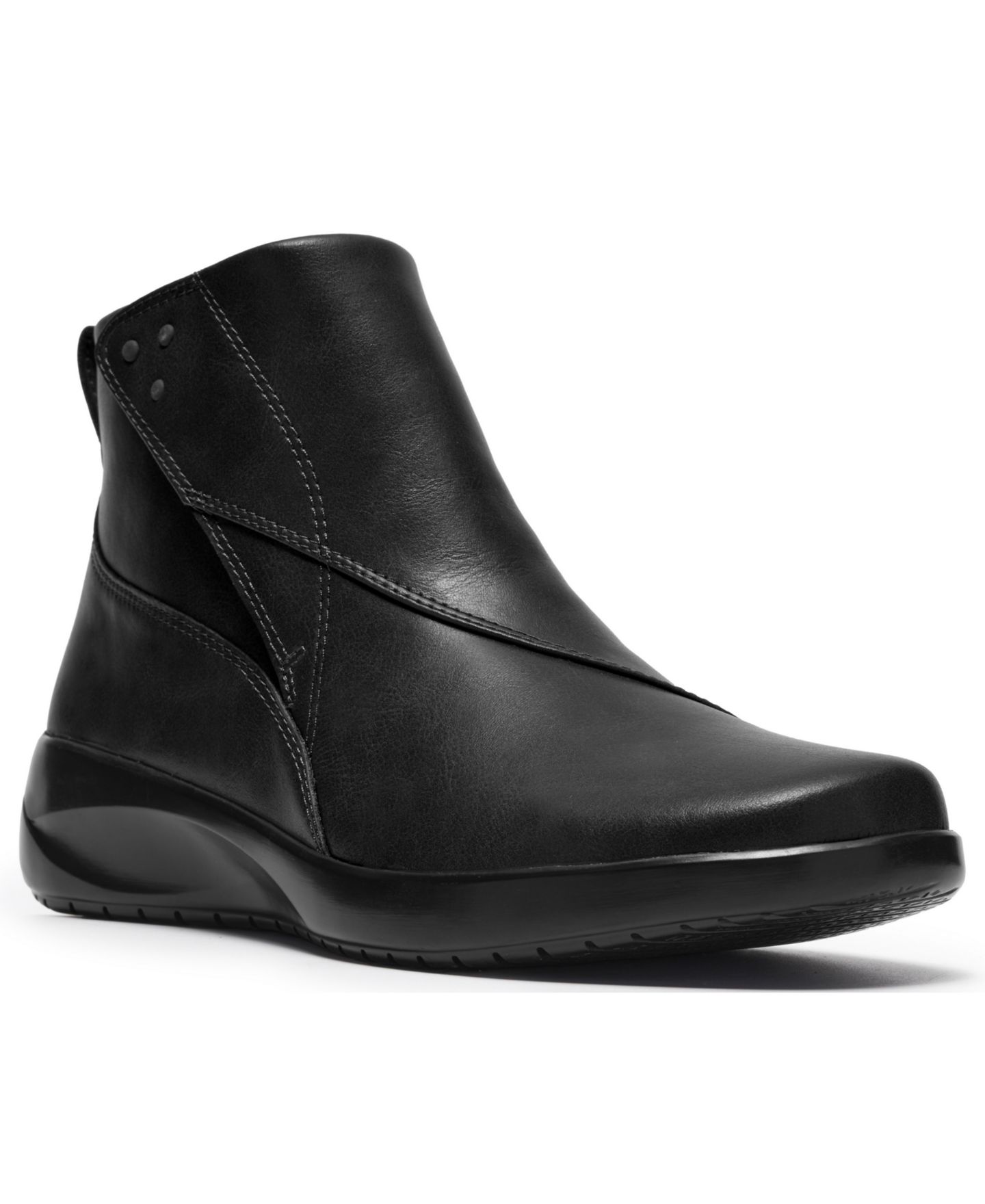 Женские ботинки Clarks Kaetlyn Flow Round Toe Booties, цвет: Чёрный кожаный — фото 1