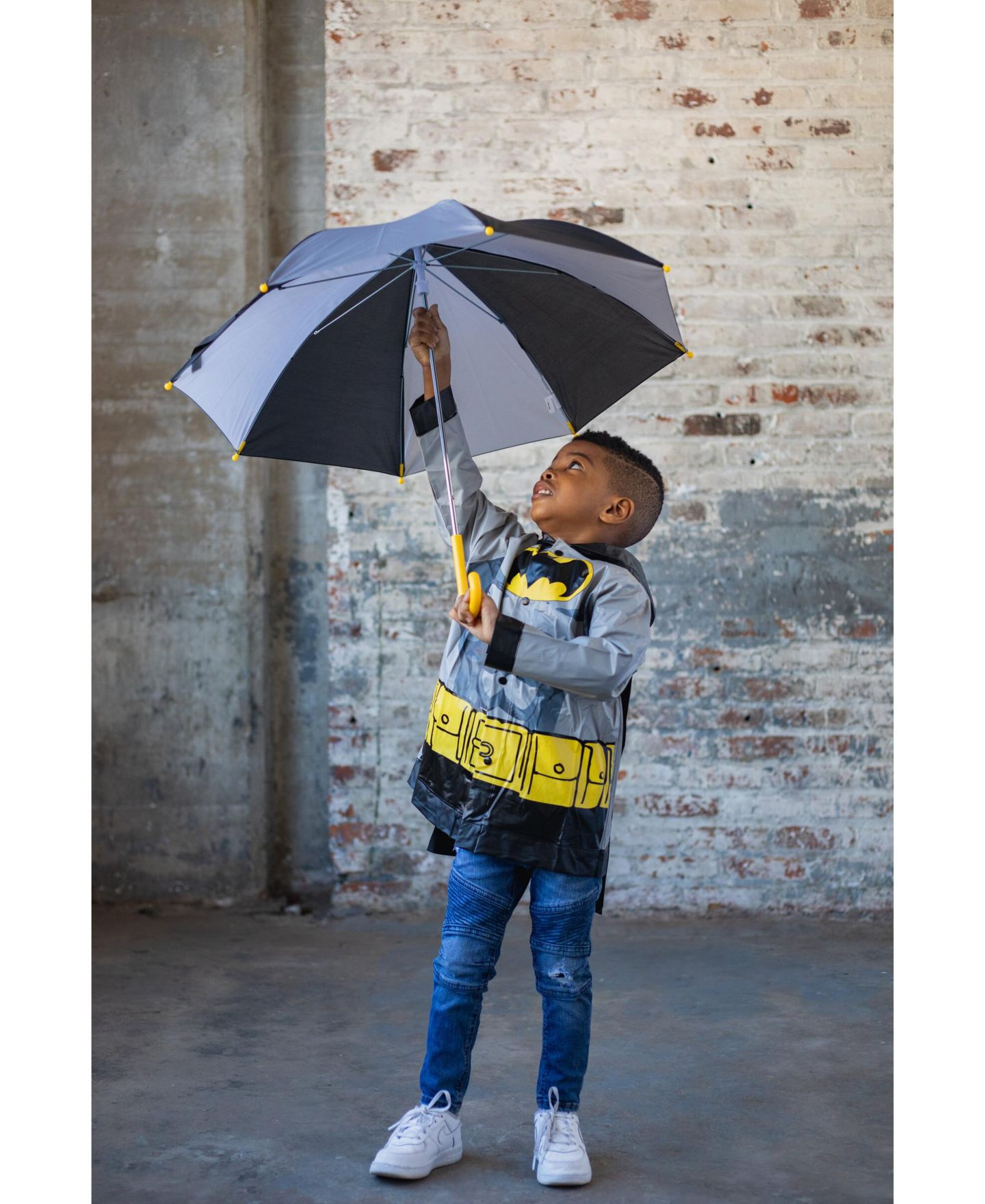 Комплект Justice League Cosplay 3-Piece Rain Jacket and Umbrella Set для мальчиков-малышей, цвет: Чёрный серый — фото 2
