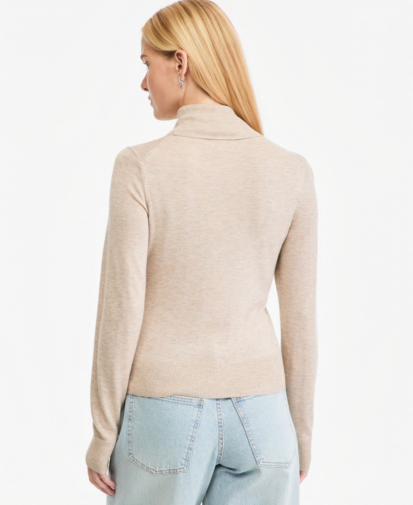 Женский свитер On 34th Fitted Featherweight Turtleneck, цвет: Миндальный кремовый меланжевый — фото 2