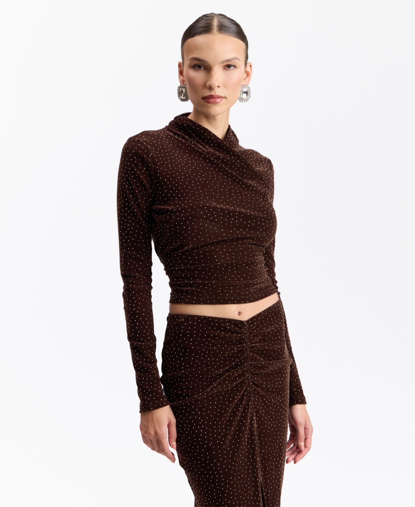 Женский топ Avec Les Filles Polka-Dot Wrap Long-Sleeve Crop, цвет: Коричневый — фото 3