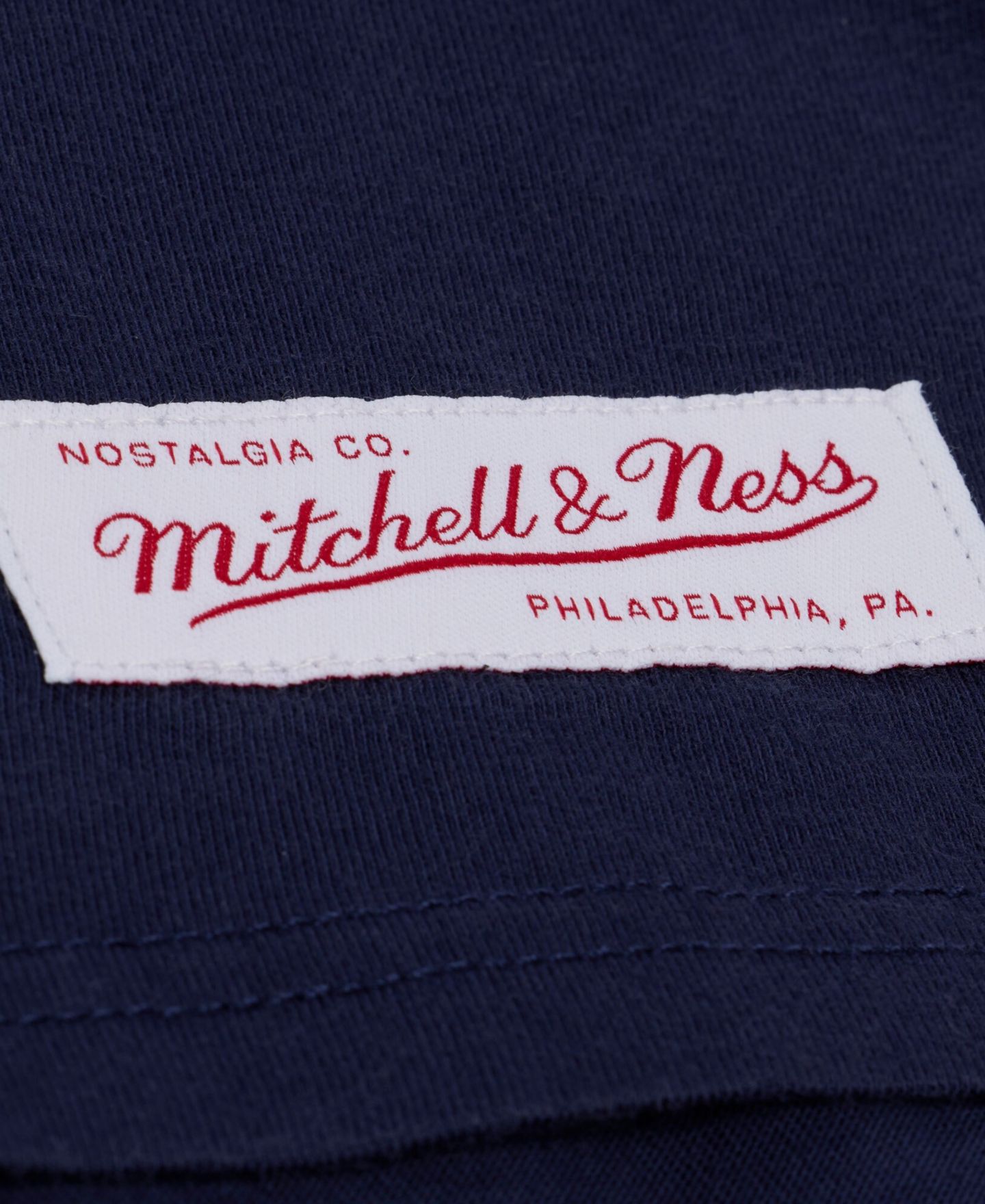 Женская футболка Mitchell & Ness Navy Chicago Bears Core Essentials Micro Logo Boxy Crop — фото 4