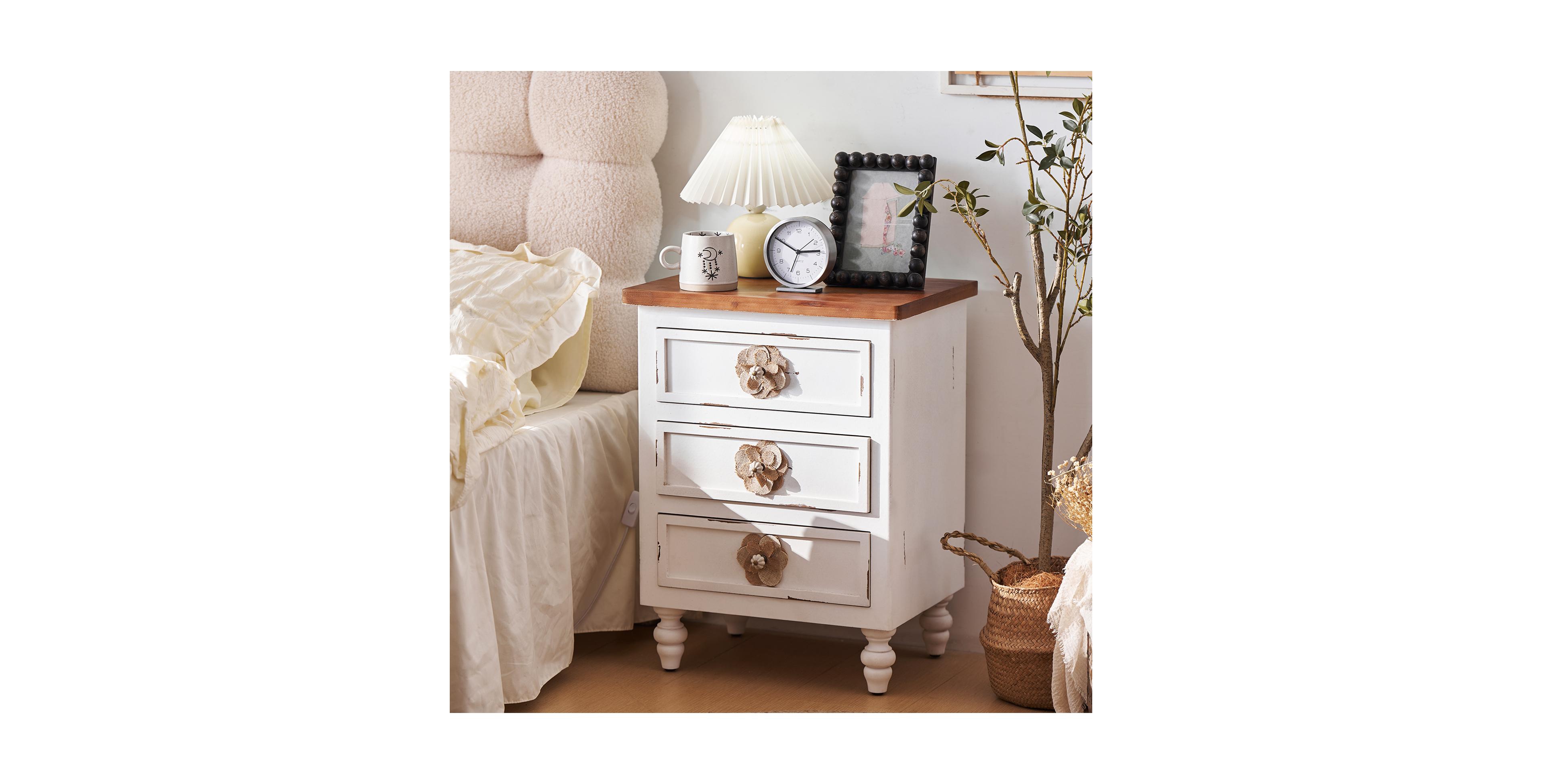 Flynama 3-Drawer Farmhouse Nightstand 1 piece