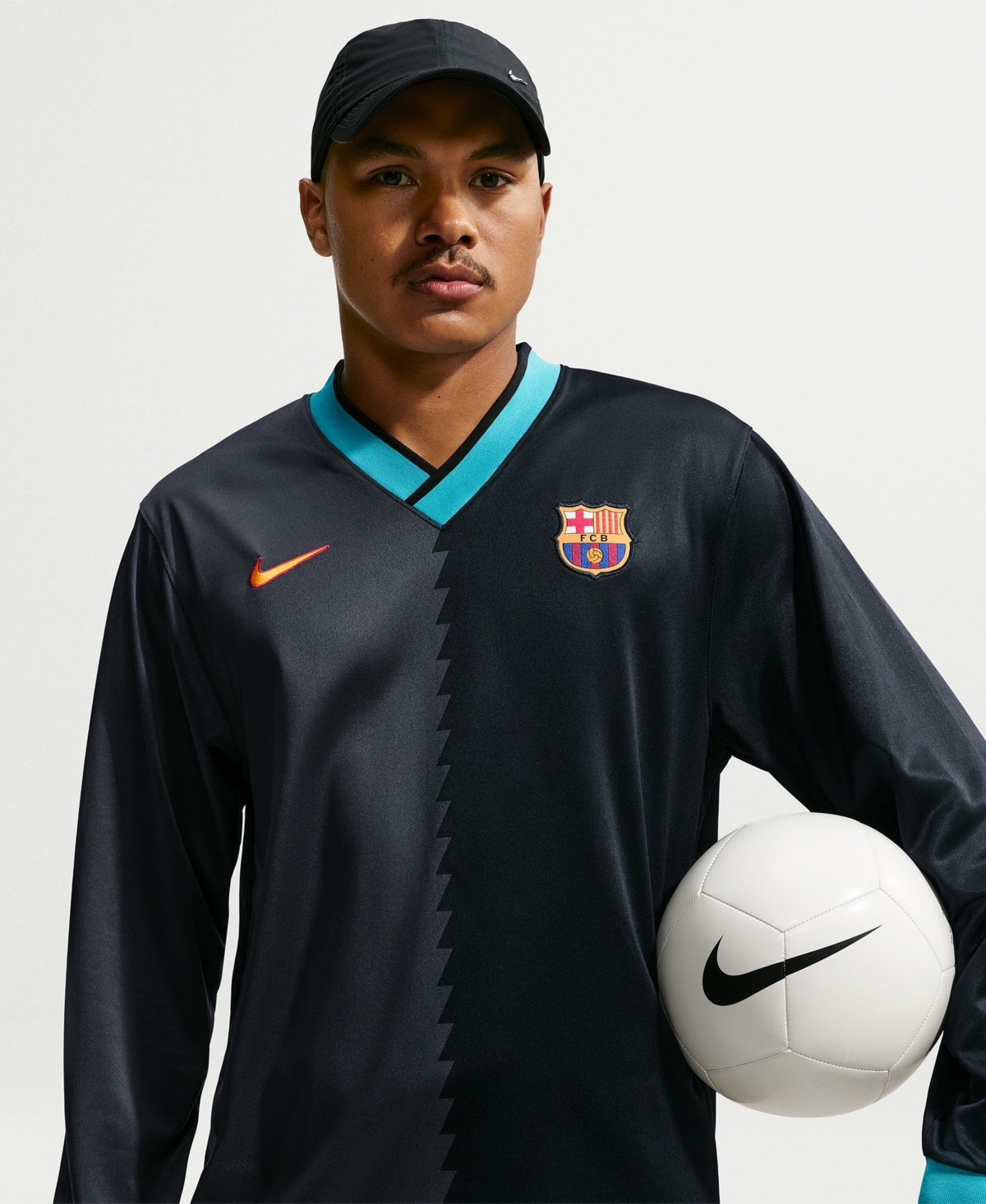Nike Men's Fc Barcelona Energy Third Long-Sleeve V-Neck Loose-Fit T-Shirt
