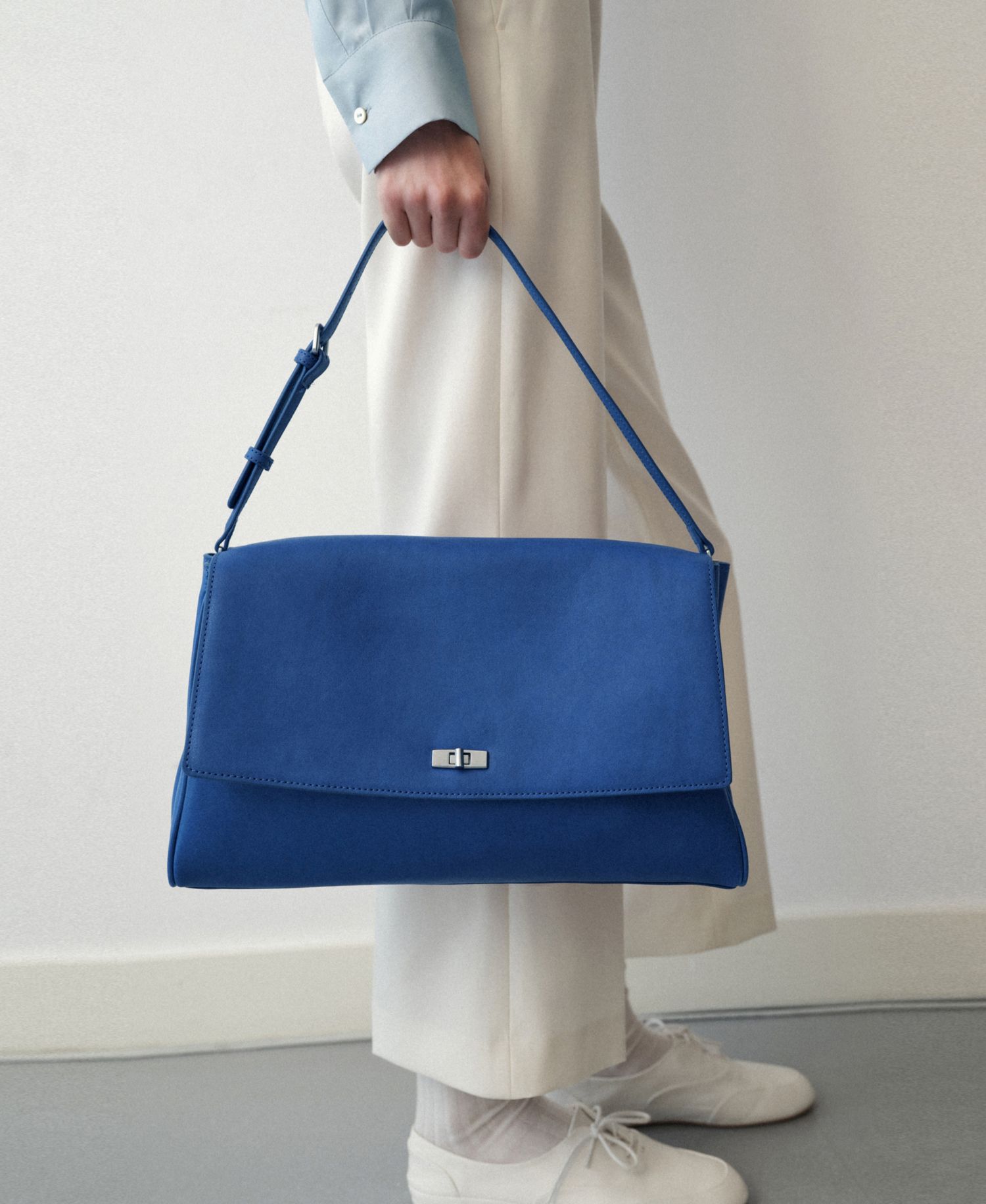 Women's Selection Medium Leather Flap Shoulder Bag