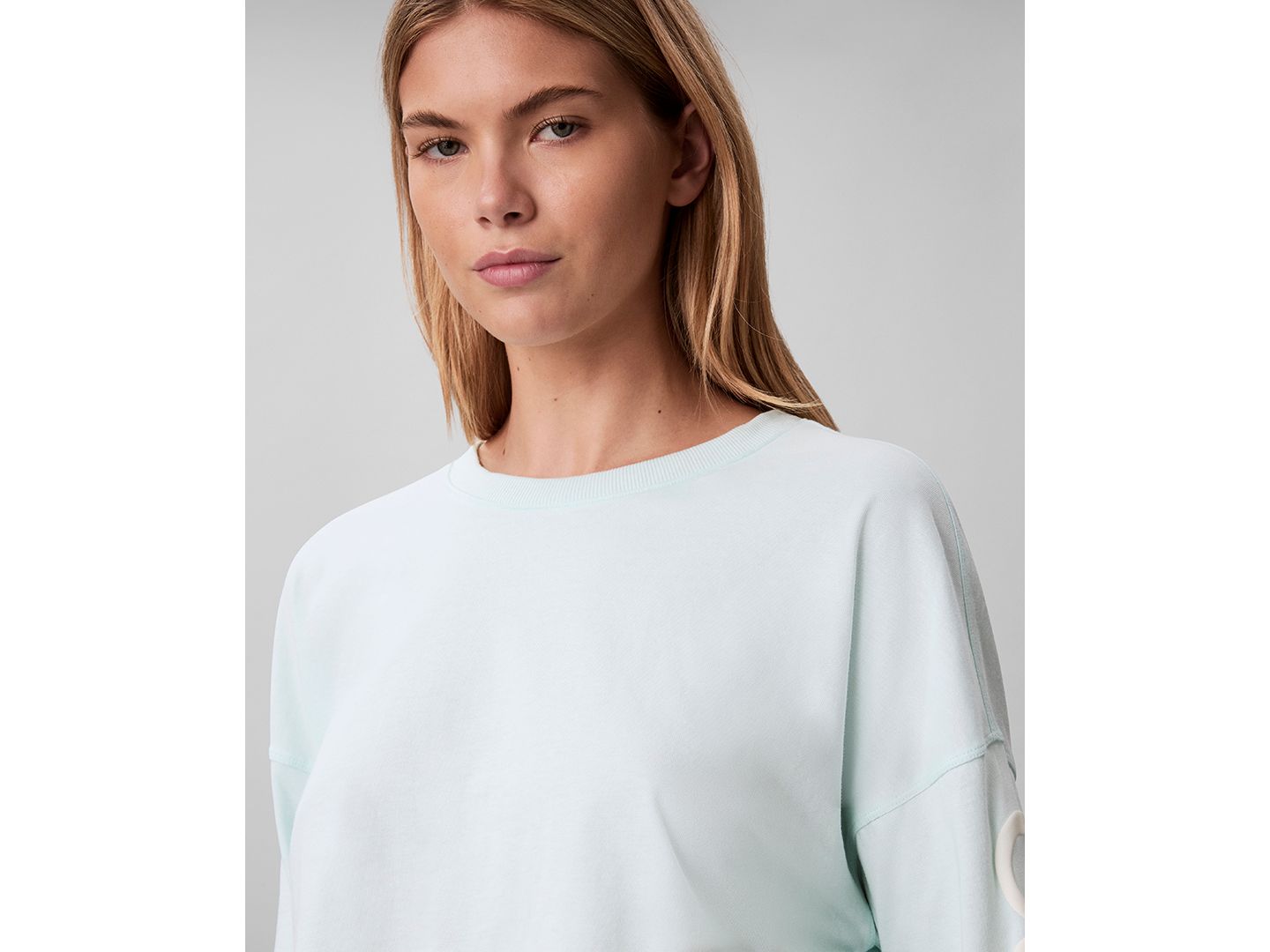 Женская футболка Calvin Klein Performance Puff Graphic Logo Long-Sleeve Cropped T-Shirt, цвет: Синий — фото 4