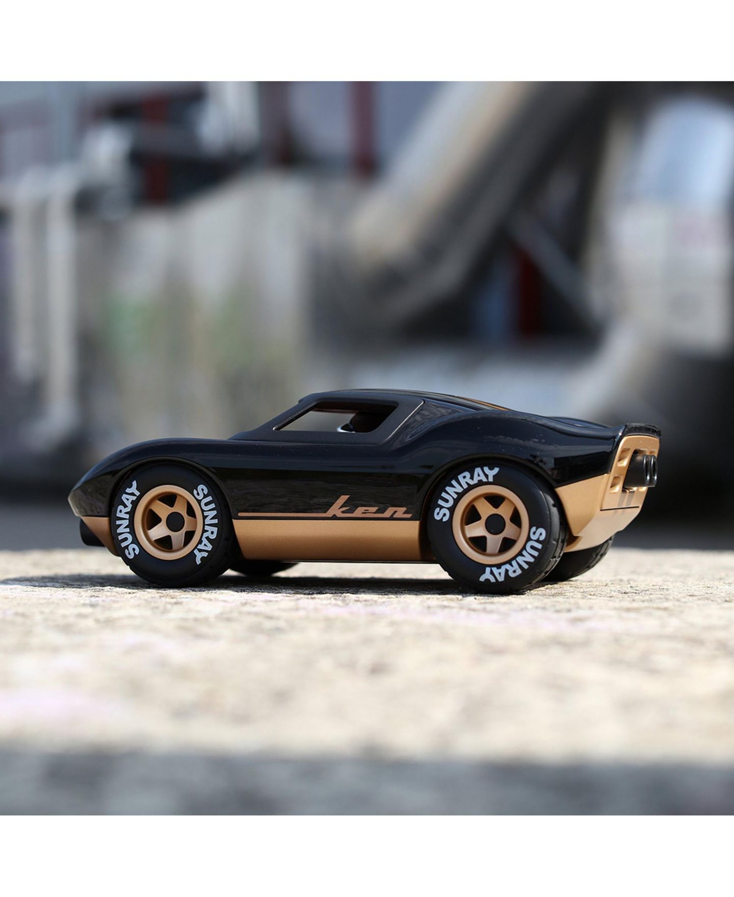 Детская игрушка Playforever Ken Classic Racing Collectible Toy Car, цвет: Чёрный — фото 6